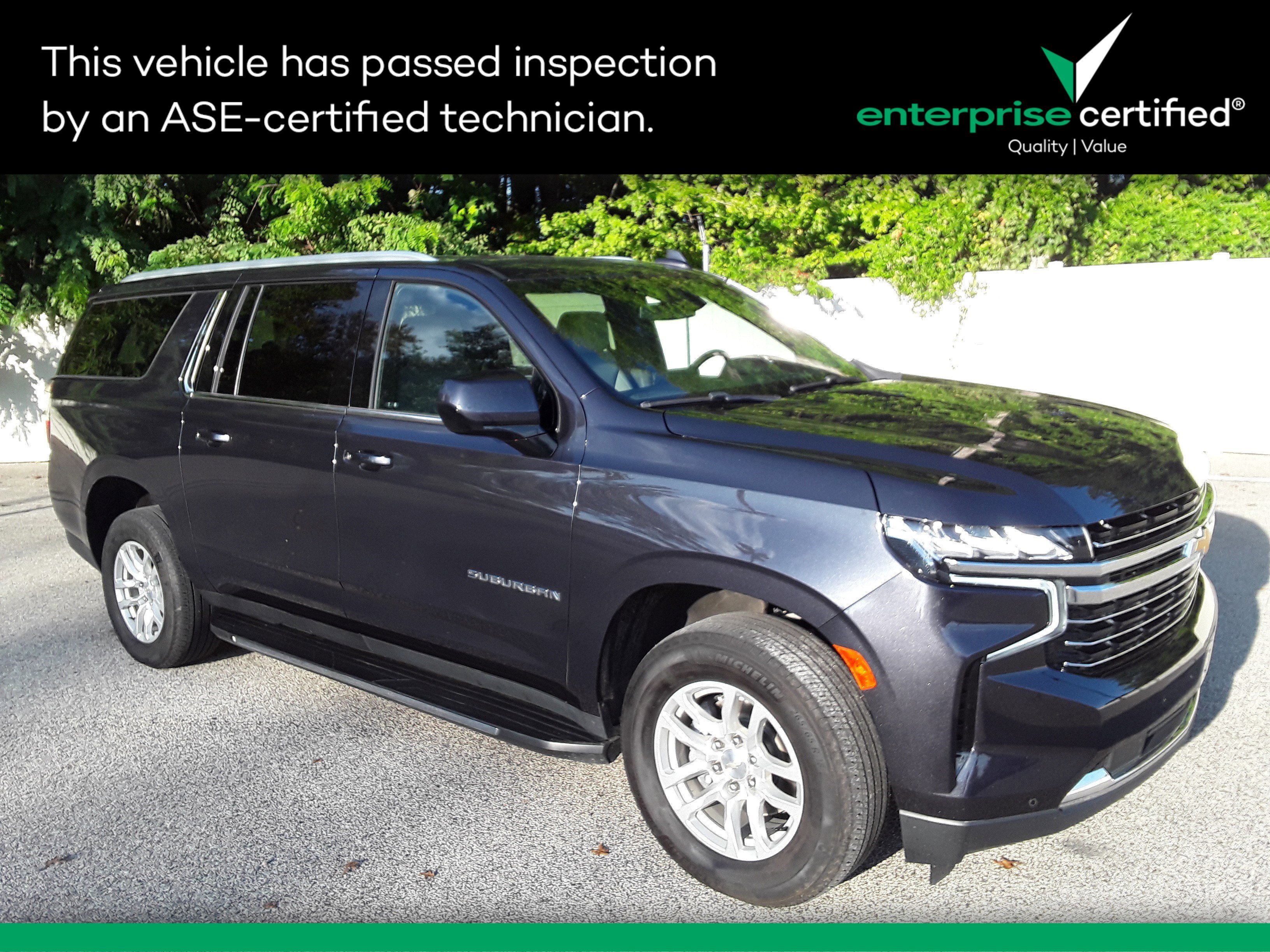 2023 Chevrolet Suburban LT's photo