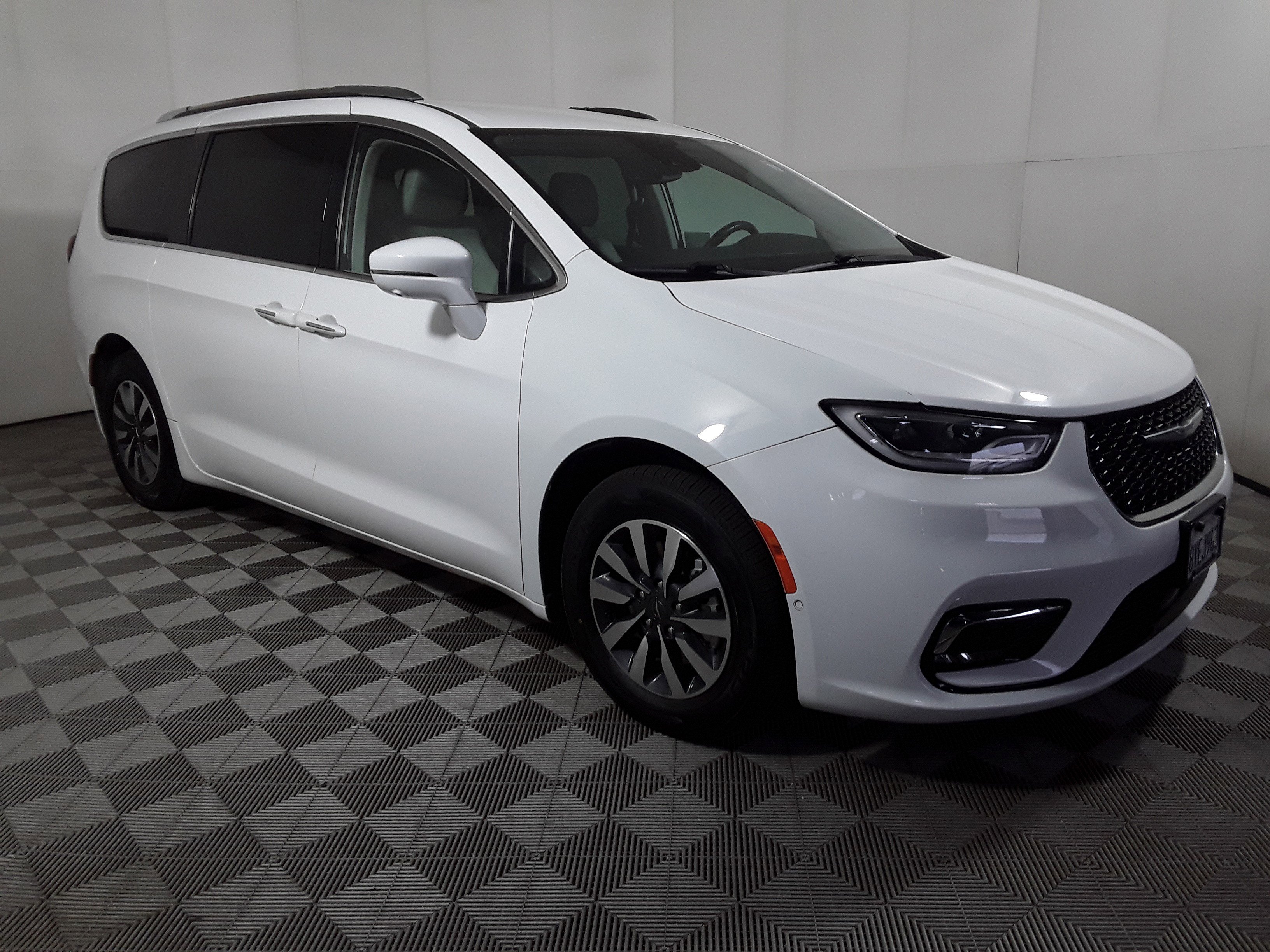 2021 Chrysler Pacifica Hybrid Touring L FWD