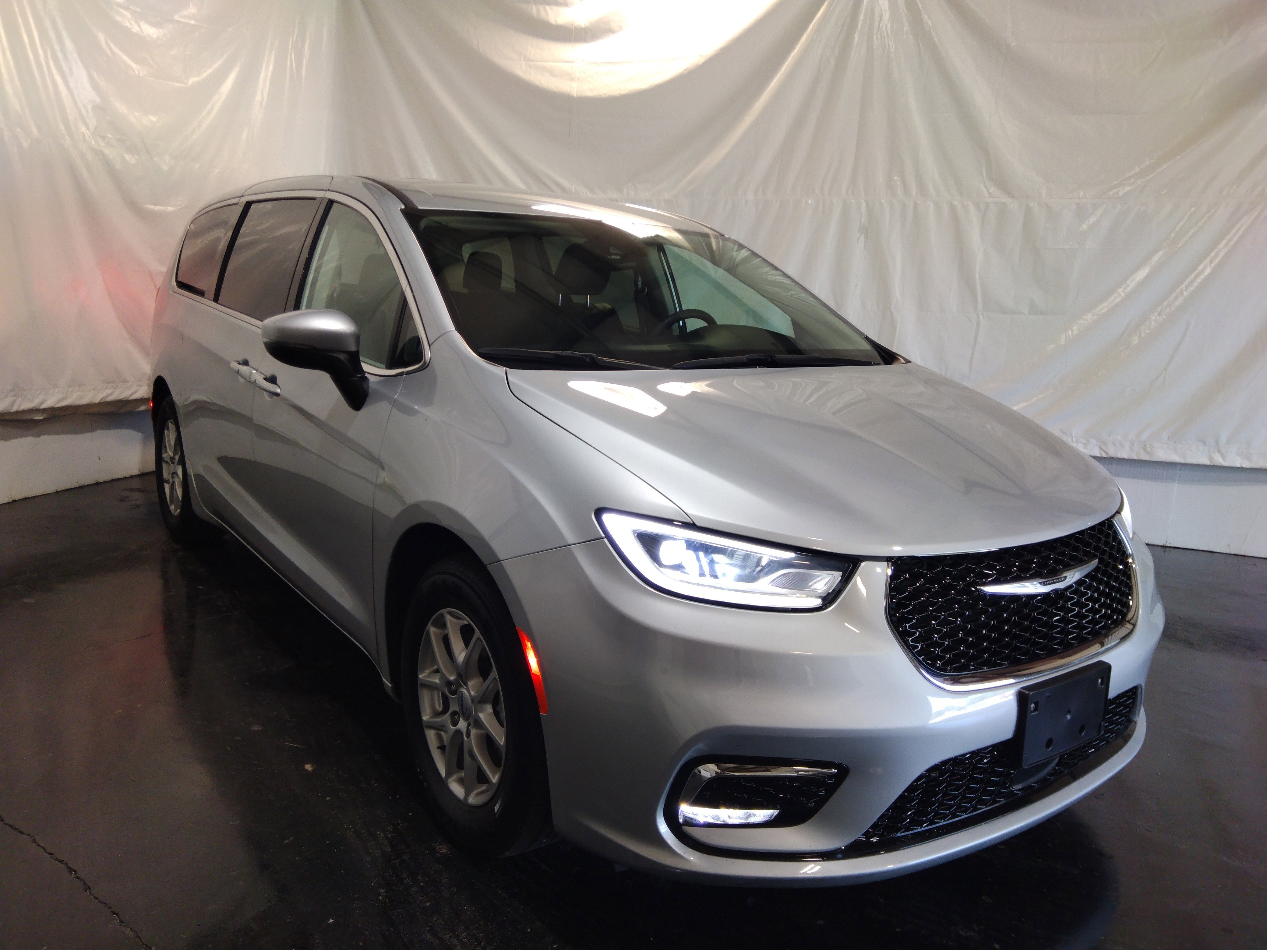 2023 Chrysler Pacifica Touring L FWD