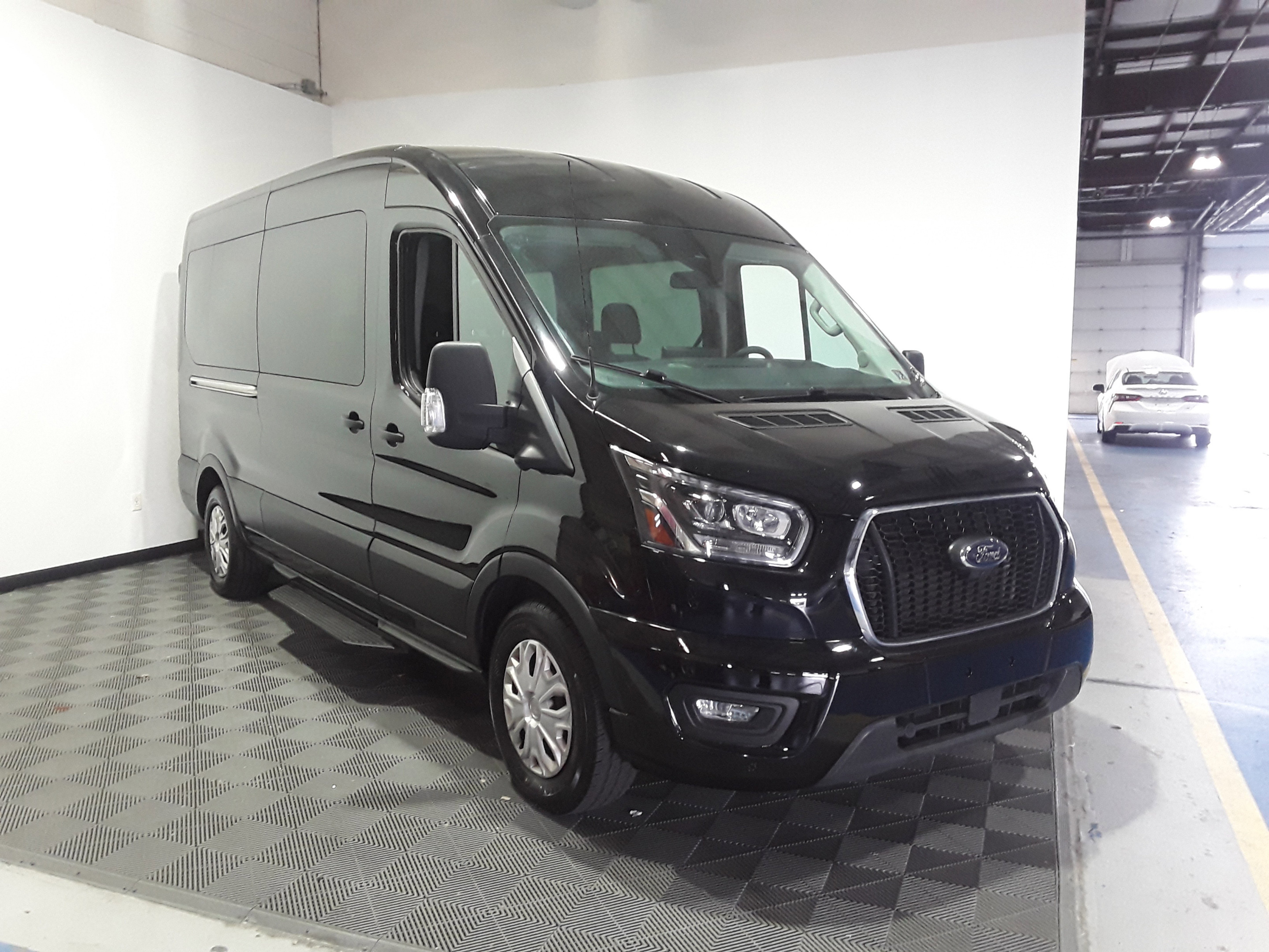 2023 Ford Transit Passenger Wagon XLT T-350 148