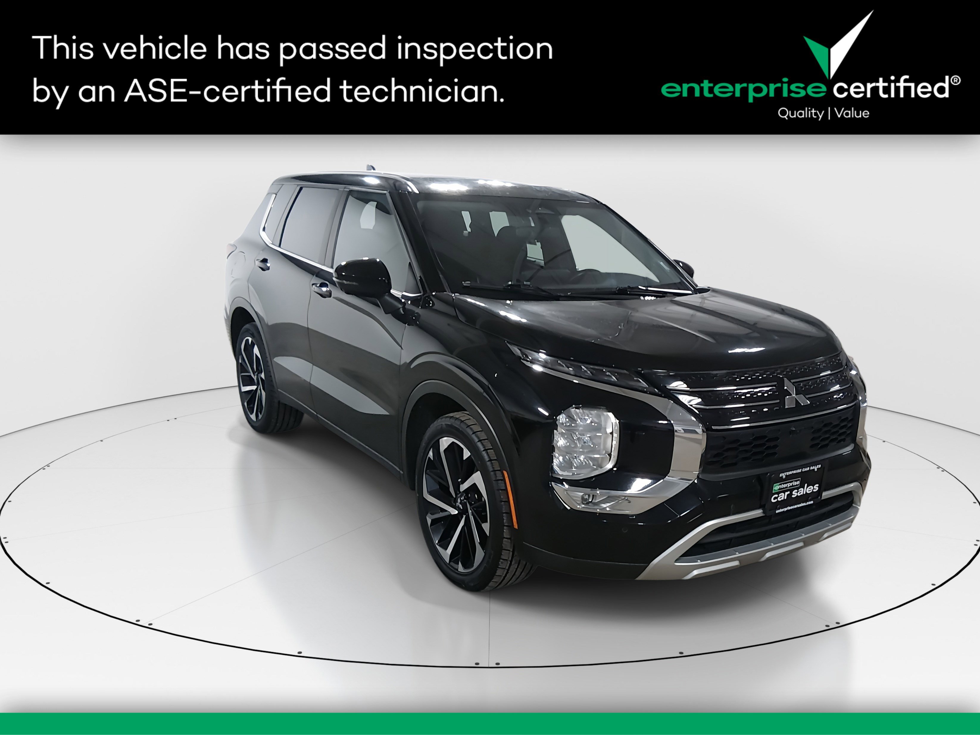 2024 Mitsubishi Outlander SE's photo