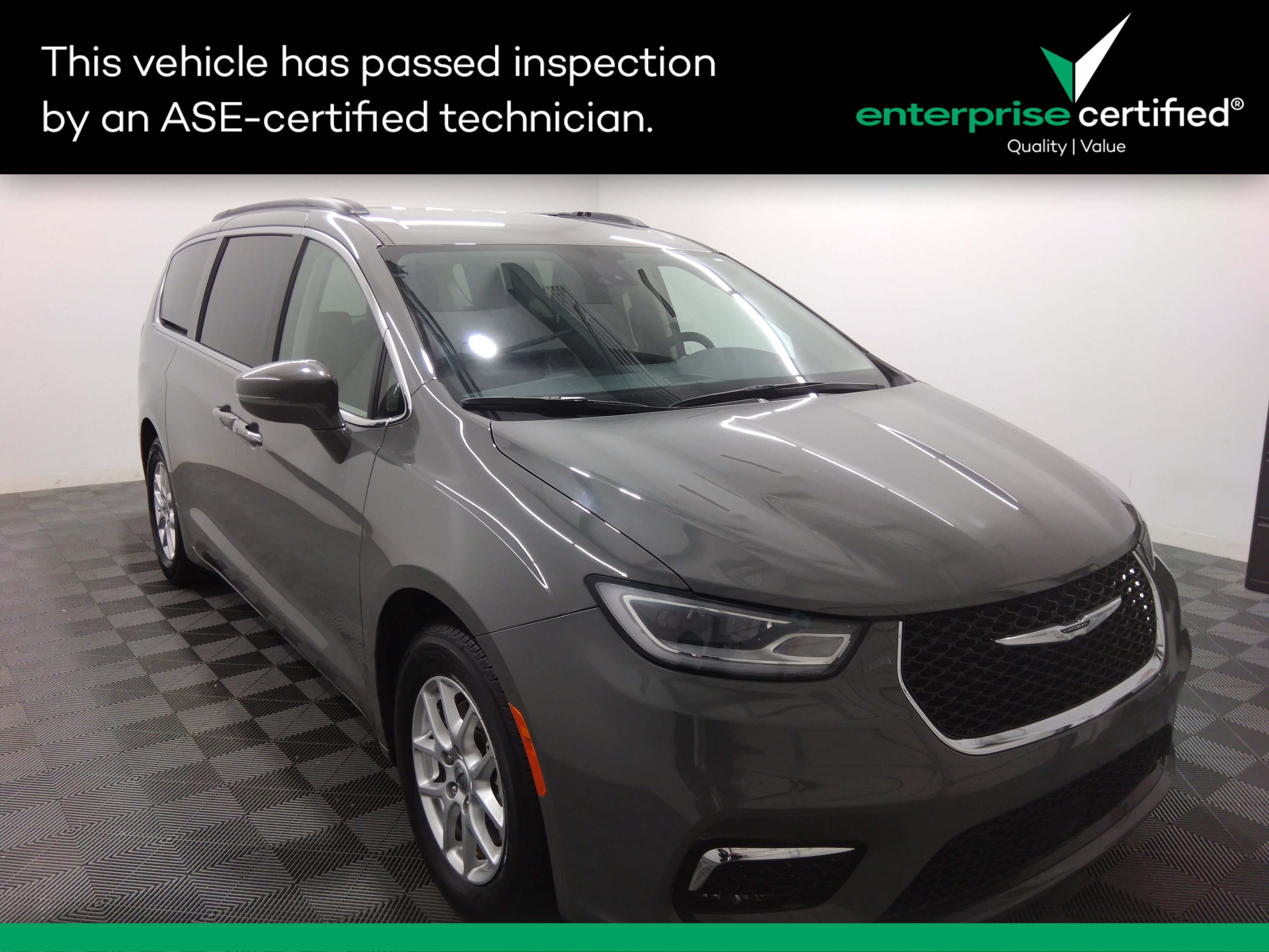 2022 Chrysler Pacifica Touring L's photo