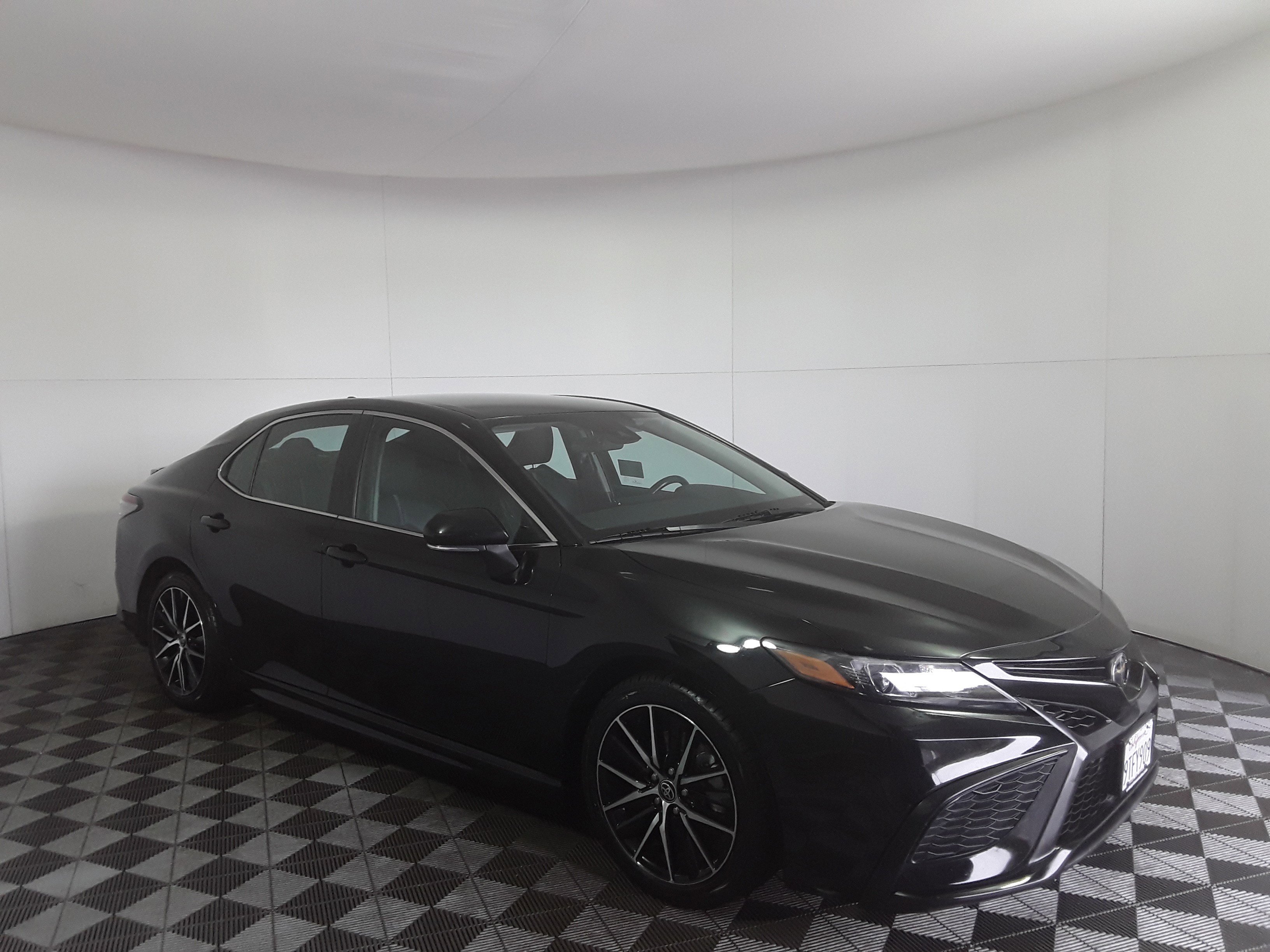 2023 Toyota Camry SE Auto