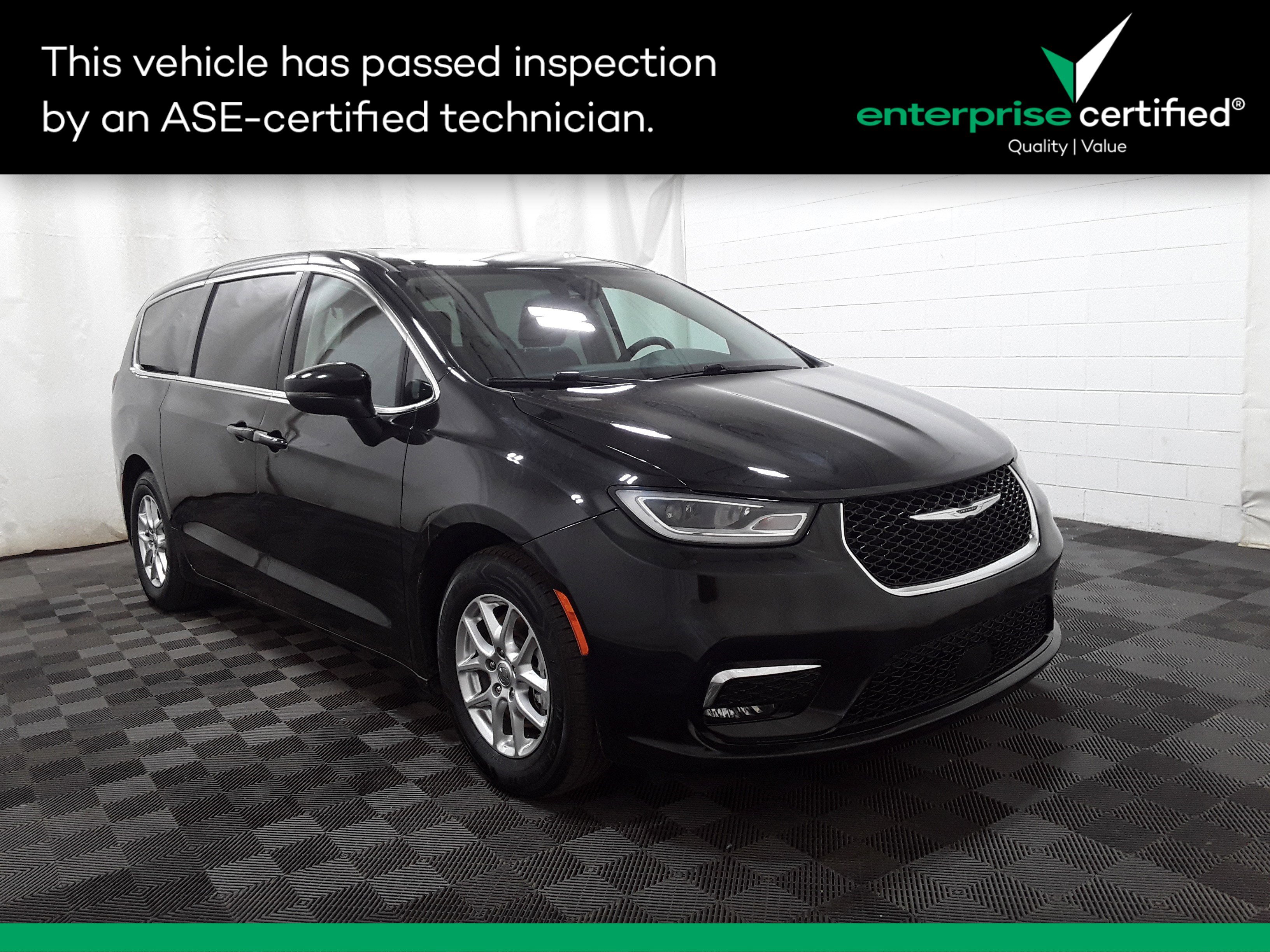 2023 Chrysler Pacifica Touring L's photo