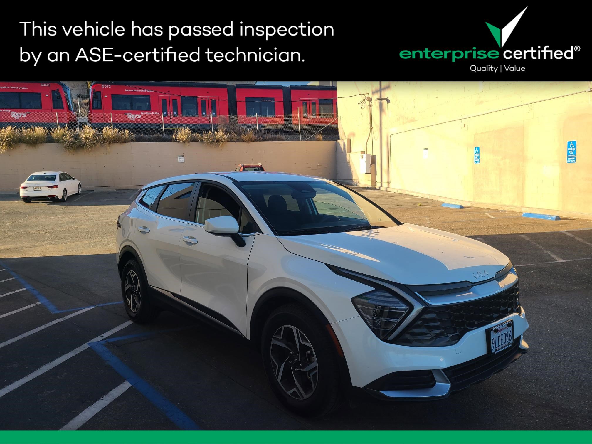 2024 Kia Sportage LX's photo