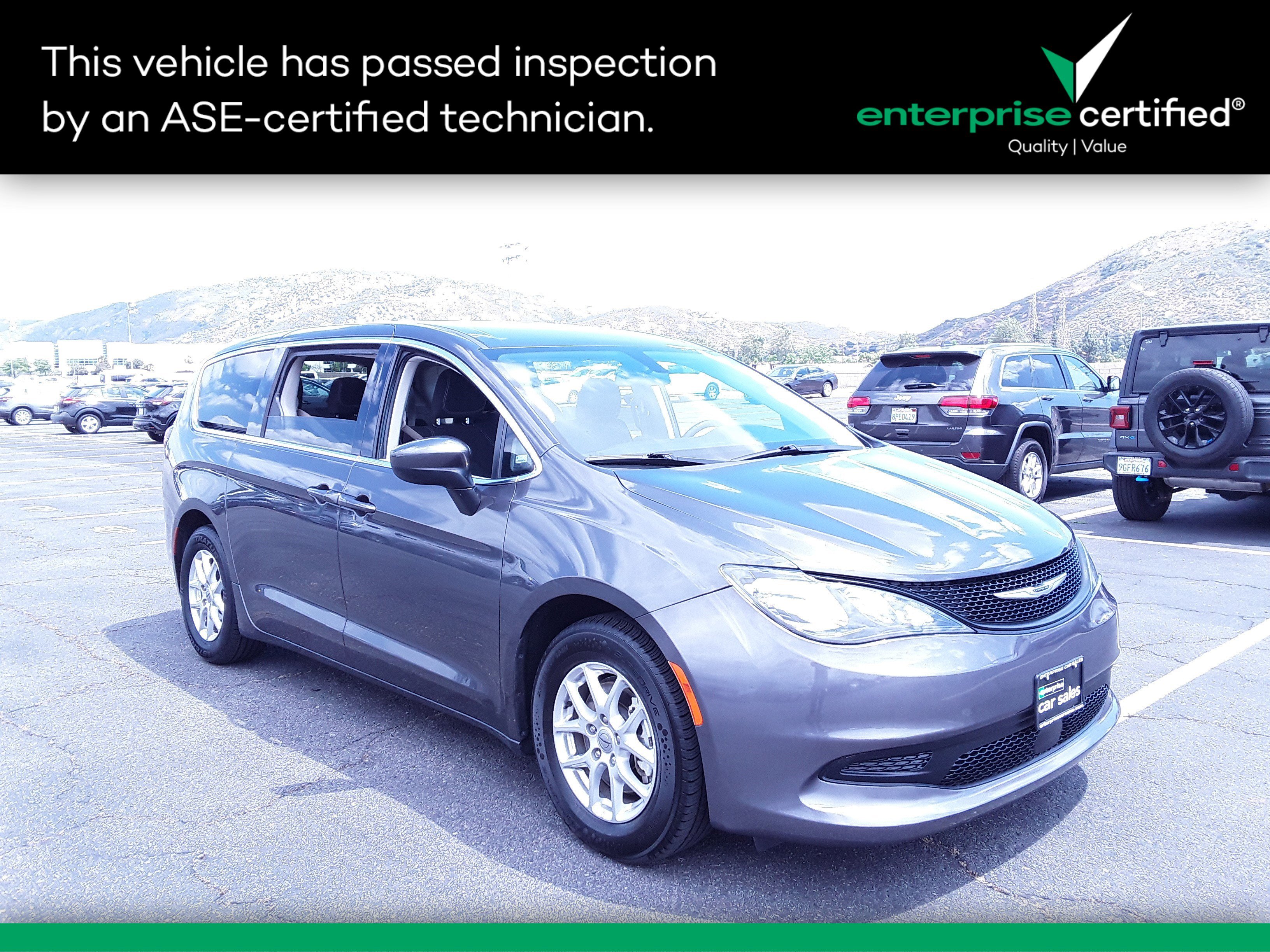 2022 Chrysler Voyager LX FWD
