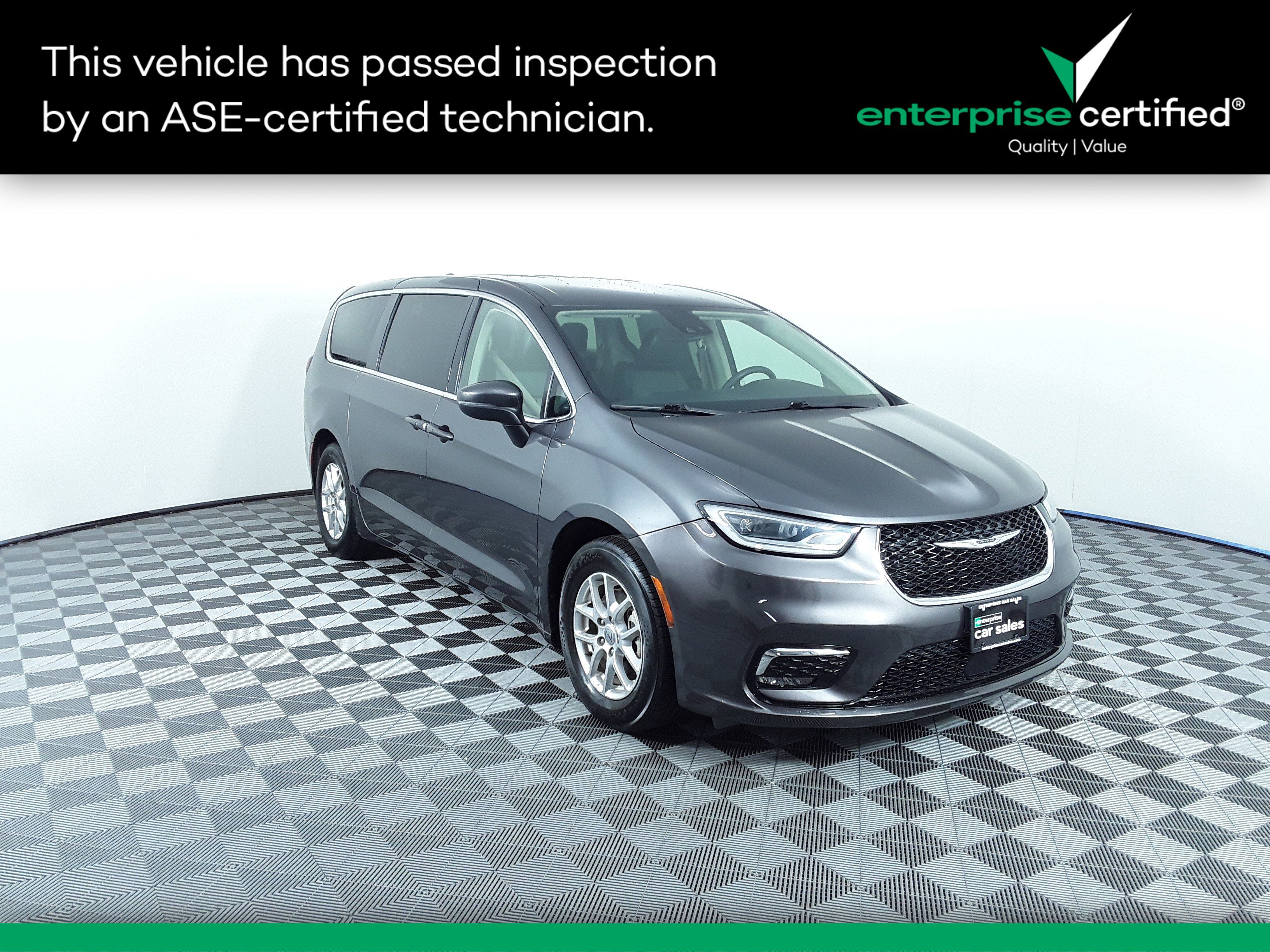 Used 2023 Chrysler Pacifica Touring L FWD