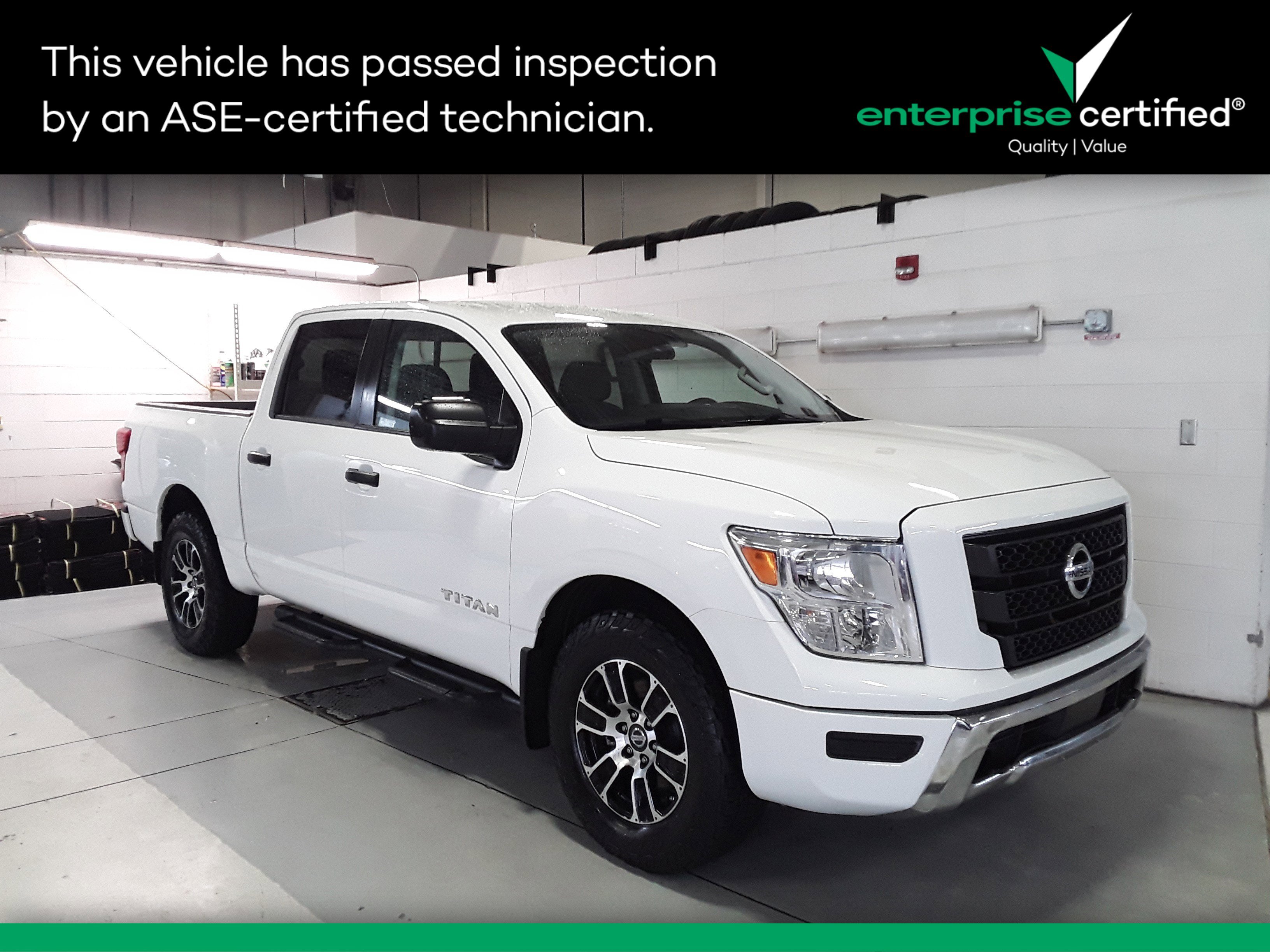 2022 Nissan Titan 4x4 Crew Cab SV