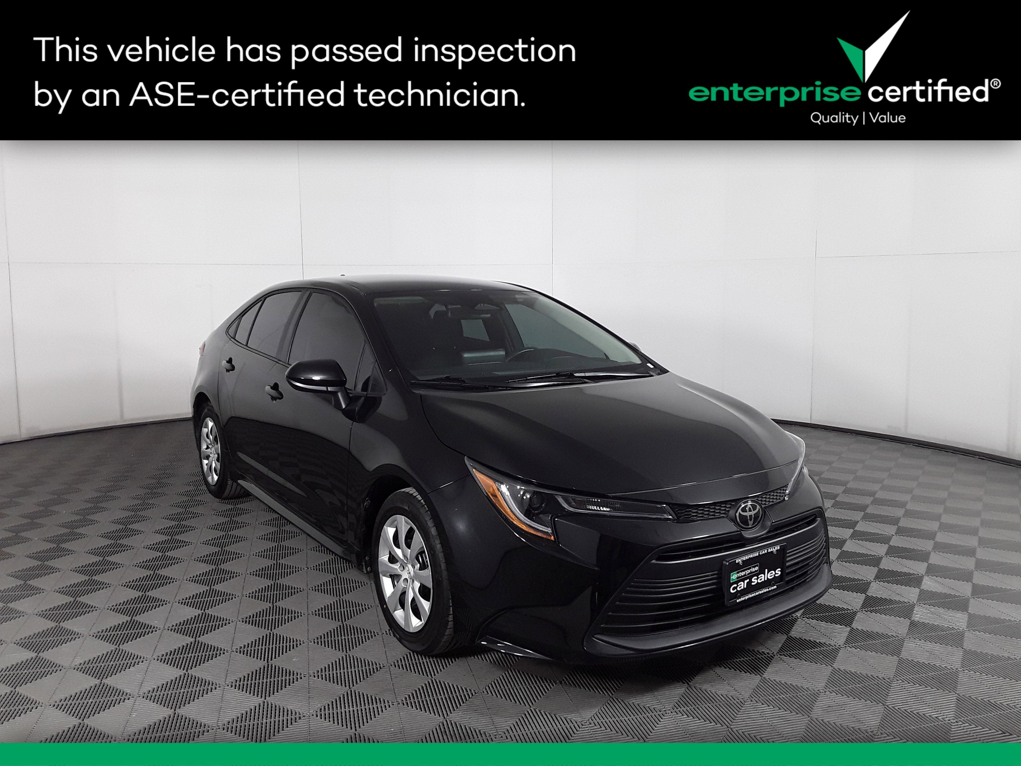 2025 Toyota Corolla LE's photo