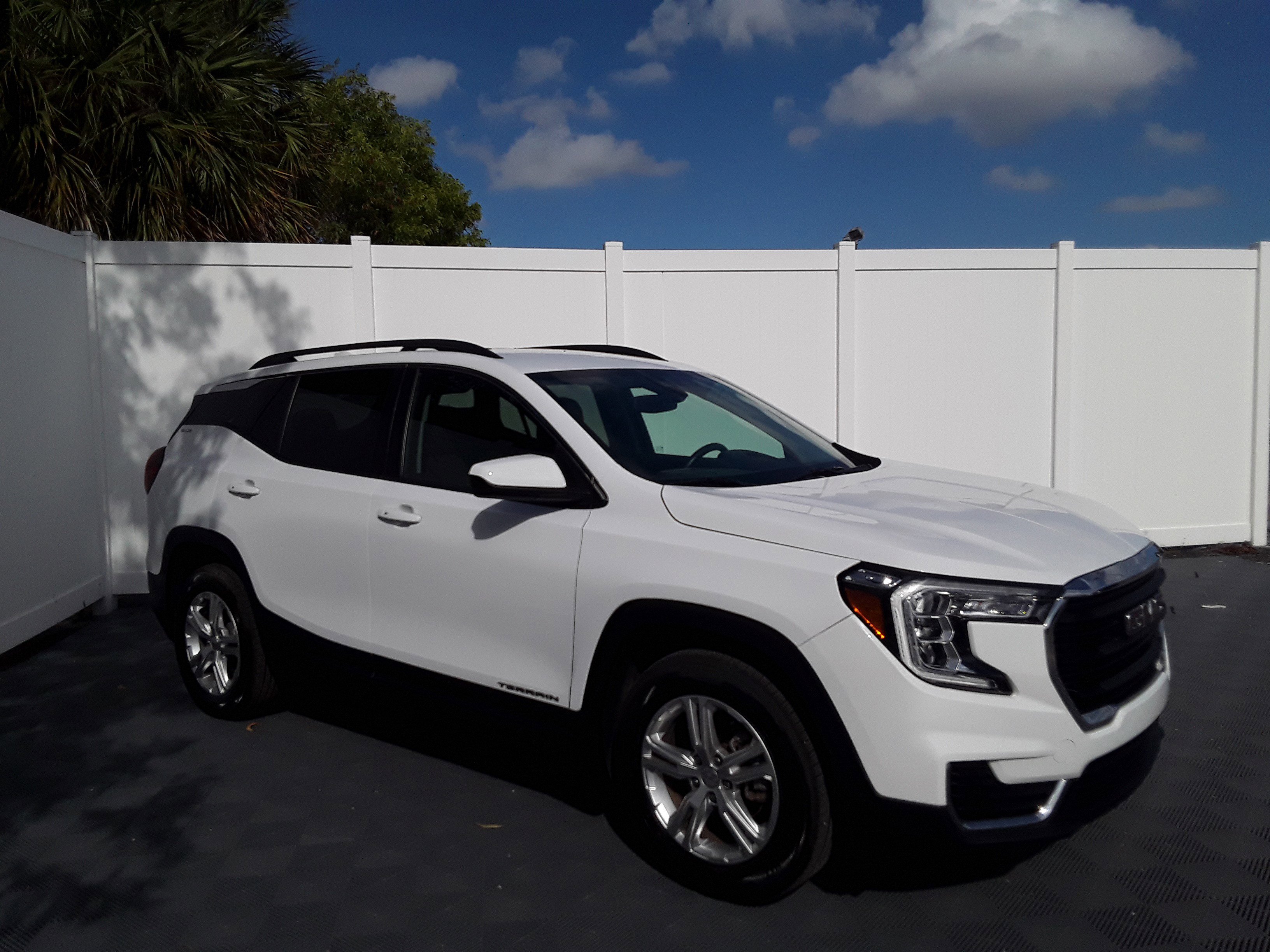 2022 GMC Terrain FWD 4dr SLE