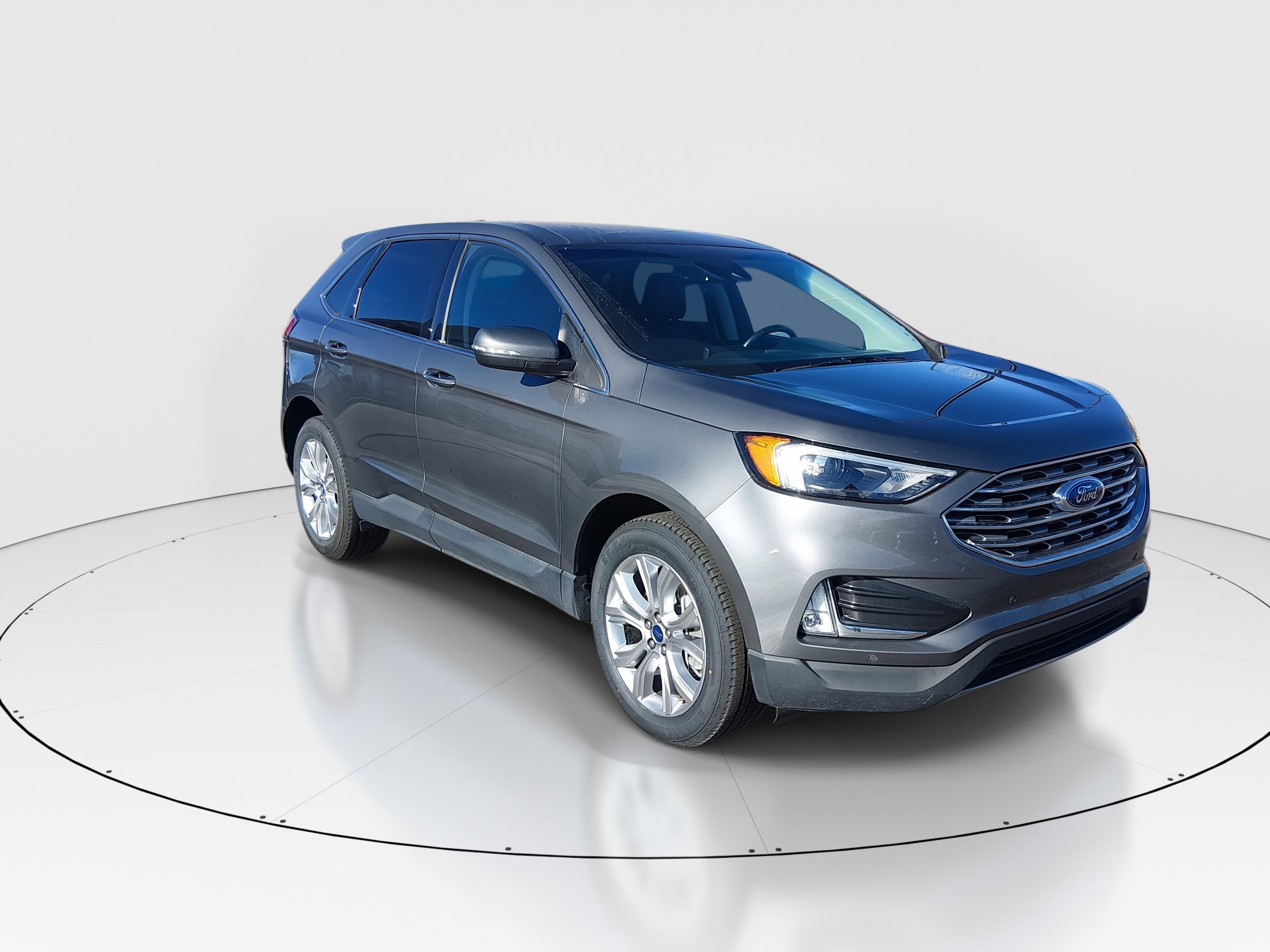 2022 Ford Edge Titanium's photo