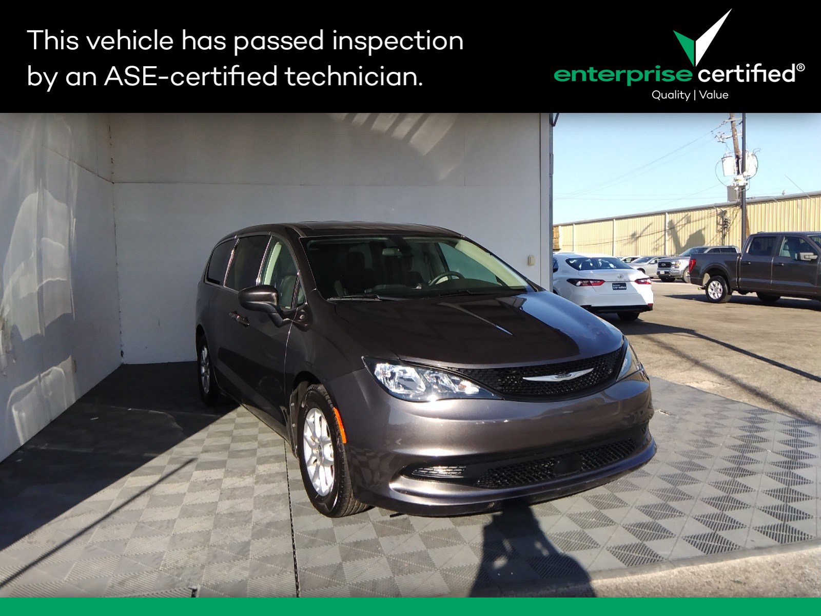 Used 2022 Chrysler Voyager LX FWD