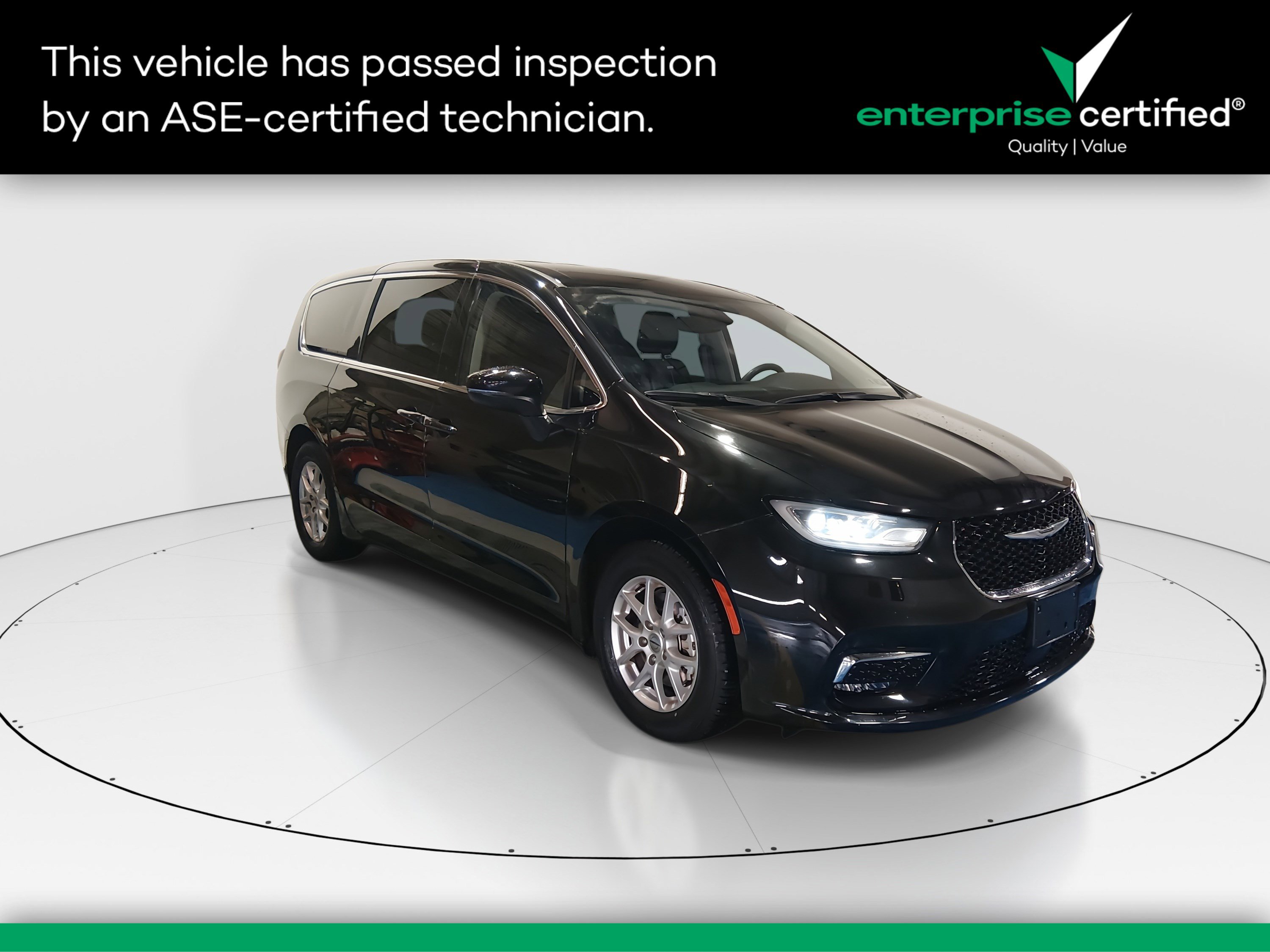 2023 Chrysler Pacifica Touring L's photo