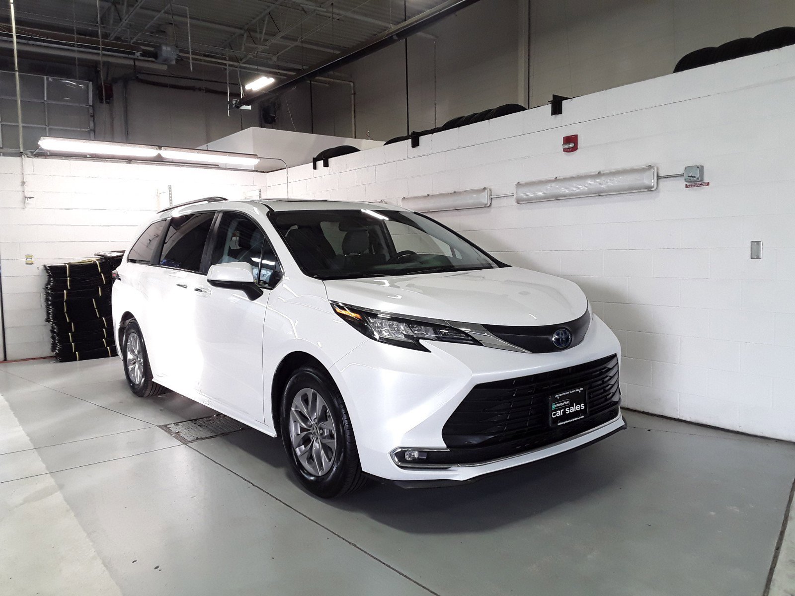 2023 Toyota Sienna XLE FWD 8-Passenger