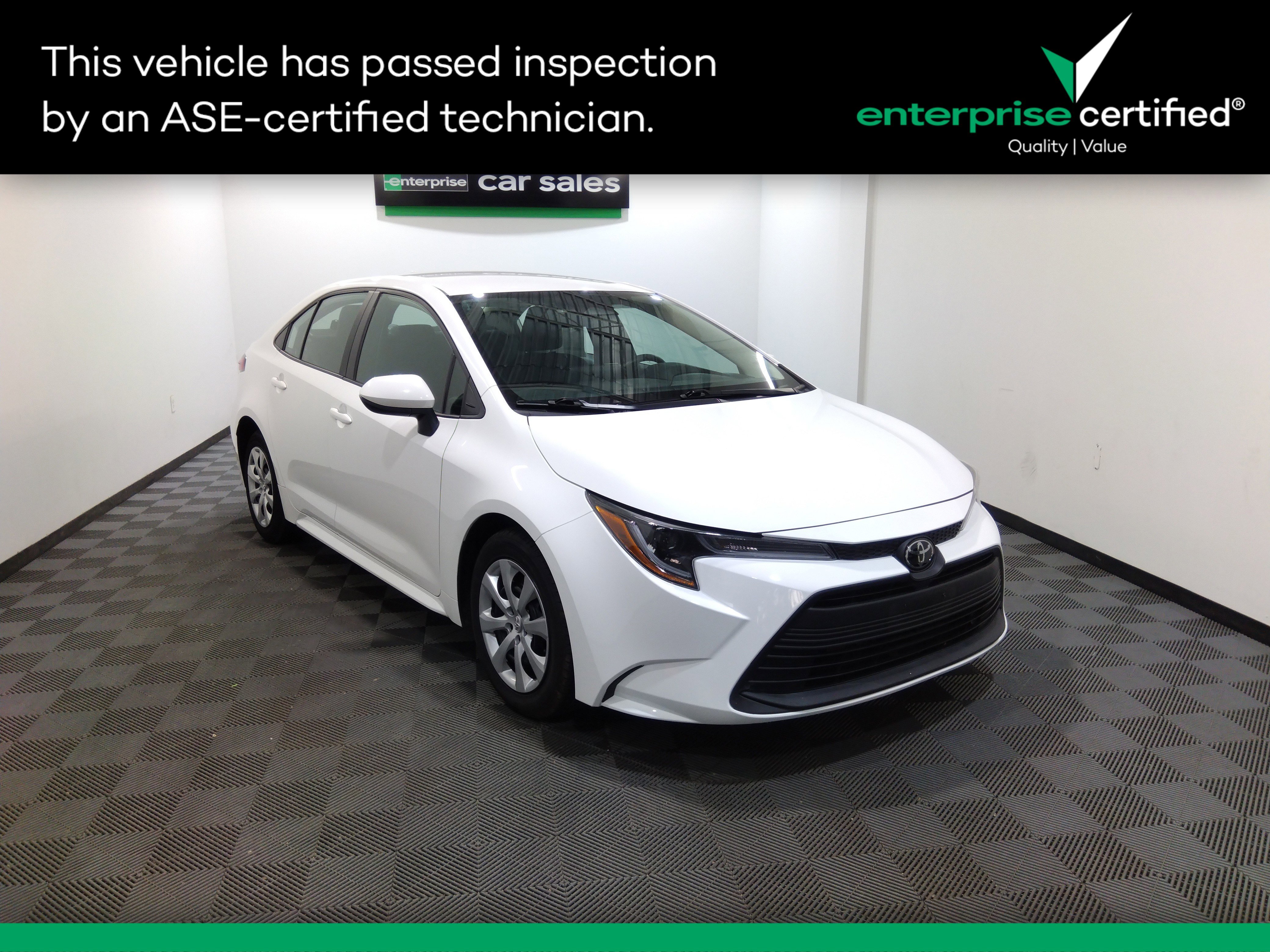 2023 Toyota Corolla LE's photo