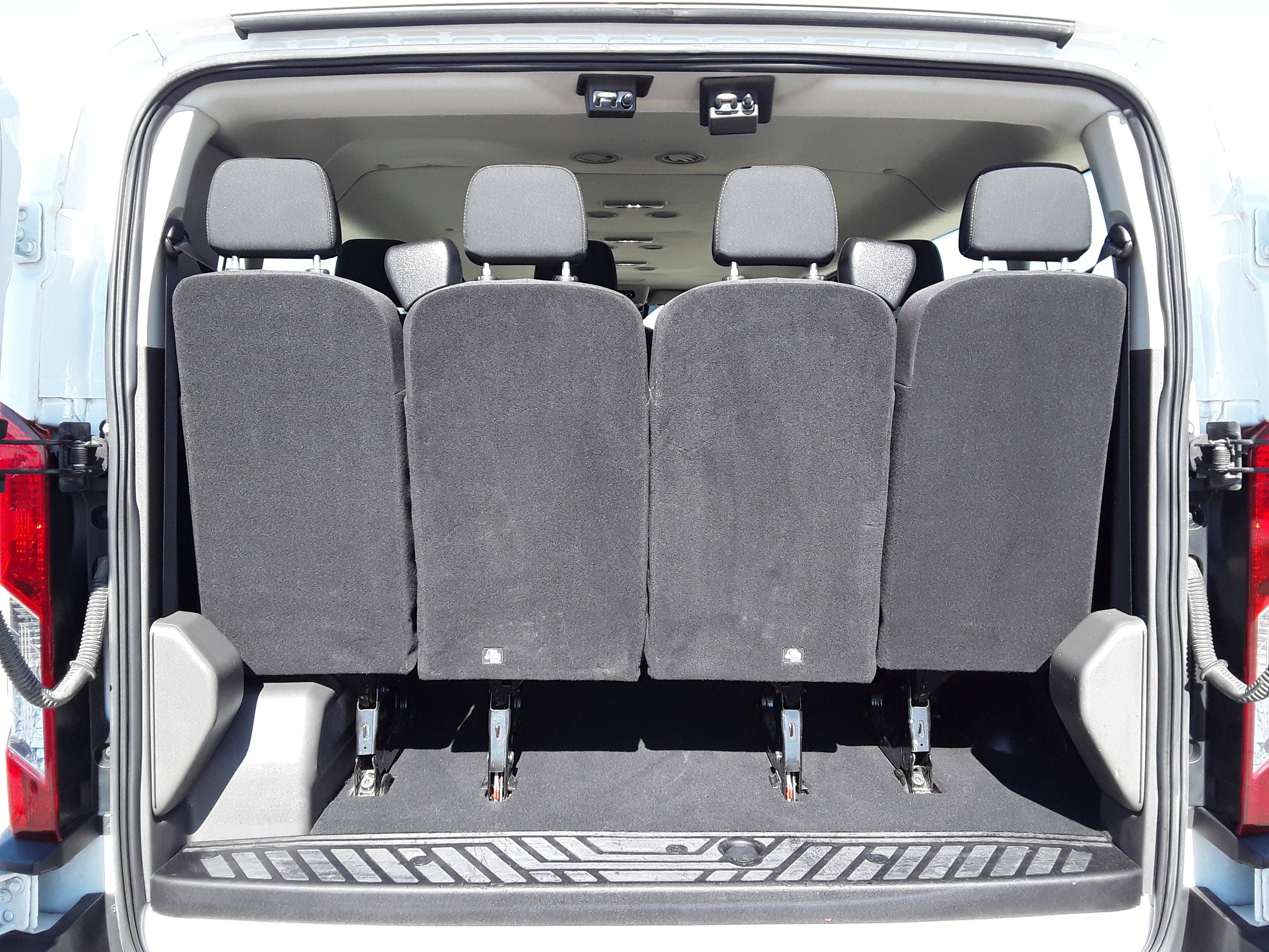 Image of Used 2022 Ford Transit Passenger Wagon T-350 148" Low Roof XLT RWD