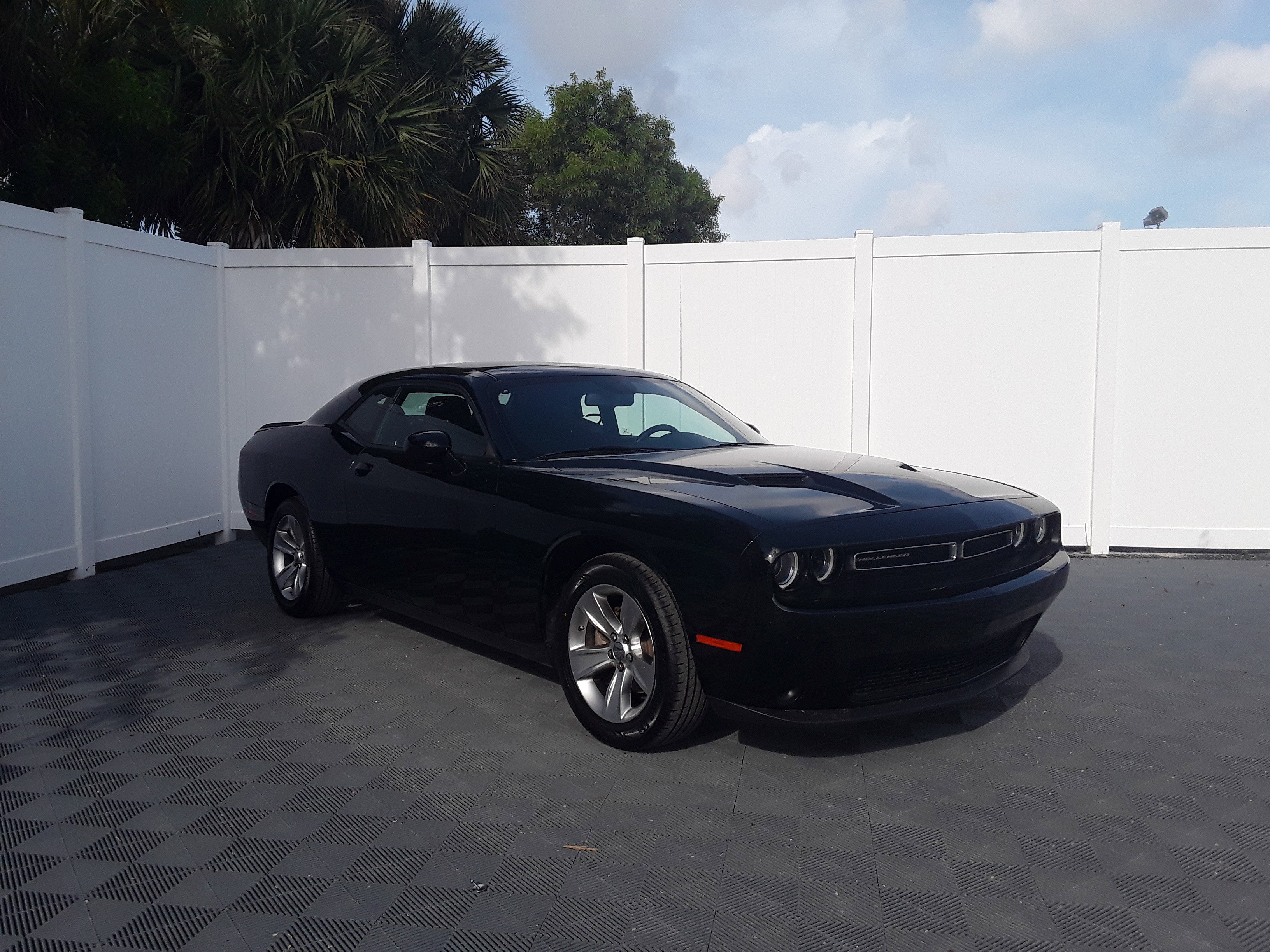2022 Dodge Challenger SXT RWD