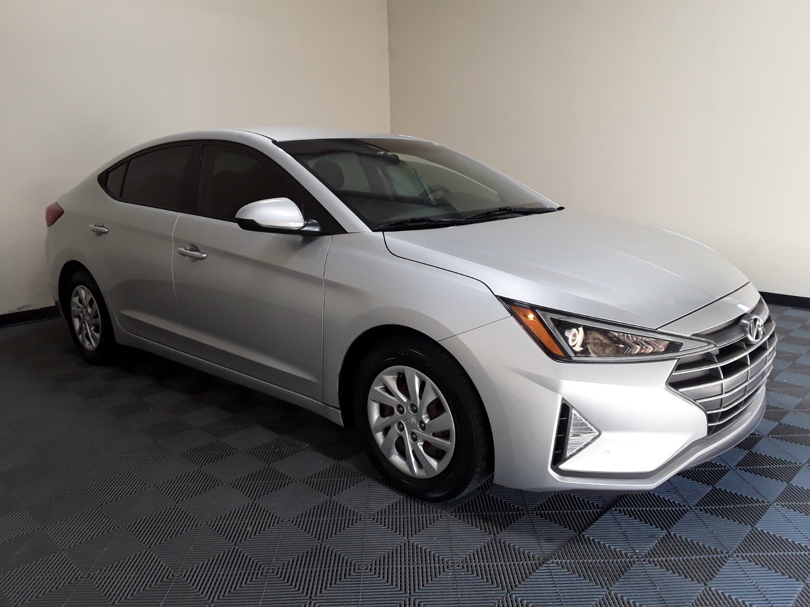 Used 2019 Hyundai Elantra SE Auto