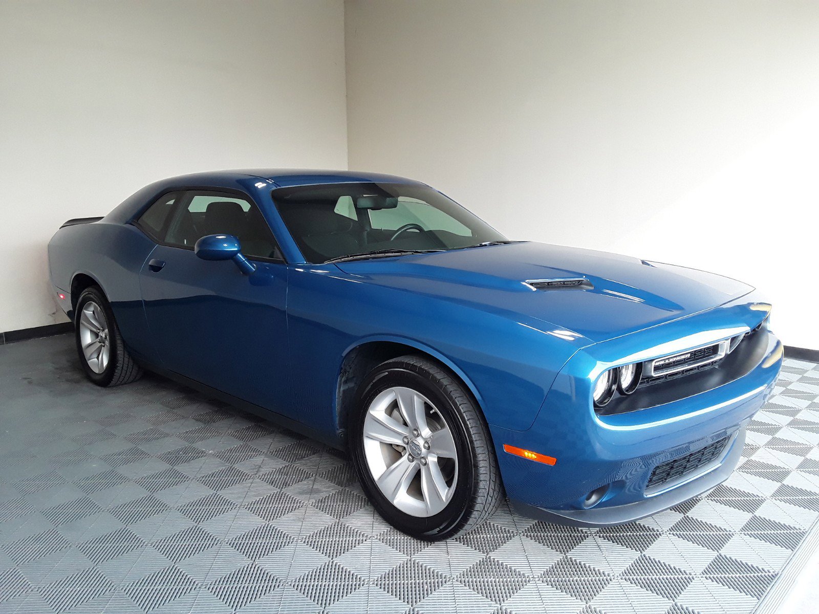 2023 Dodge Challenger SXT RWD