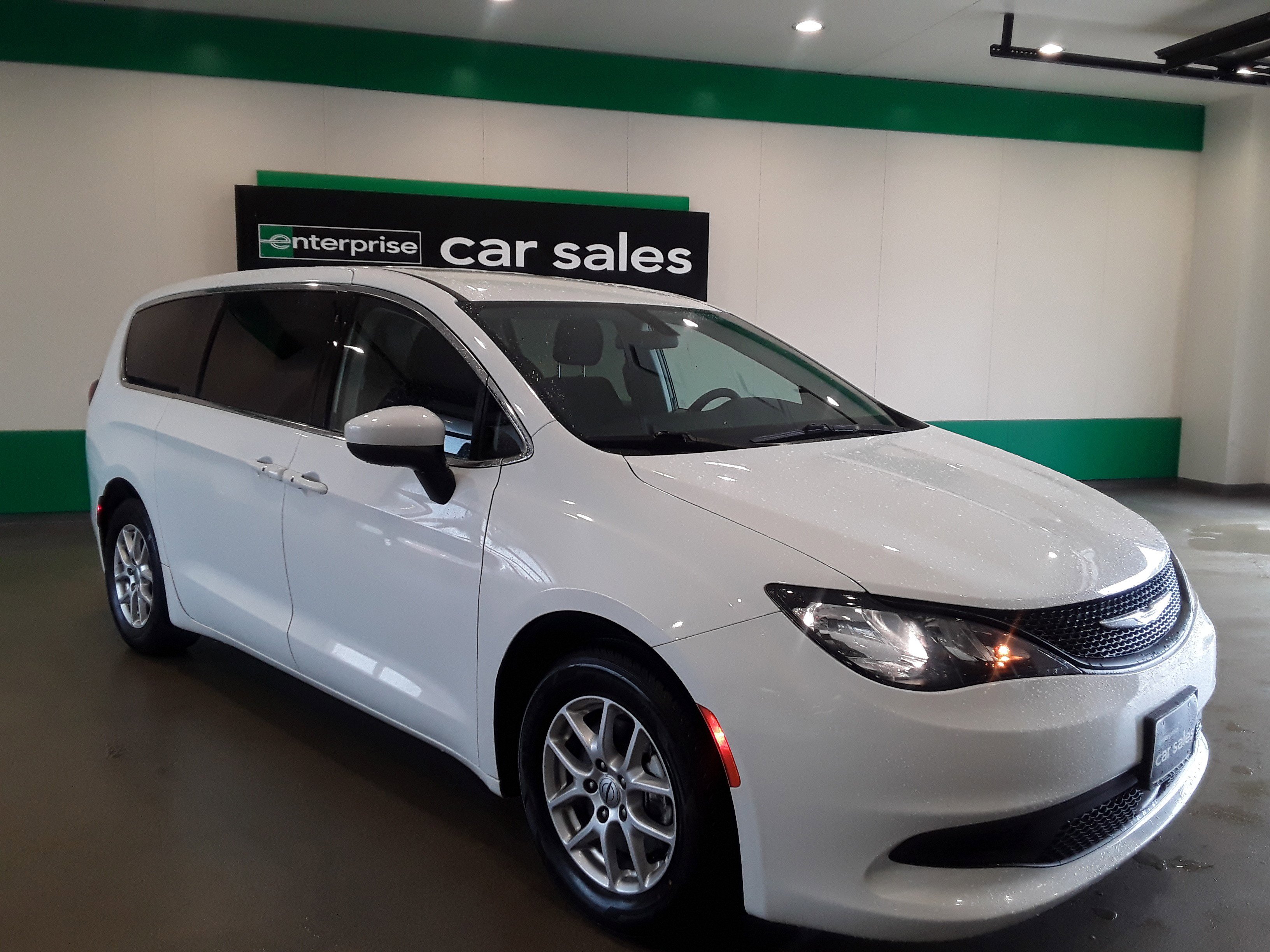 2022 Chrysler Voyager LX FWD