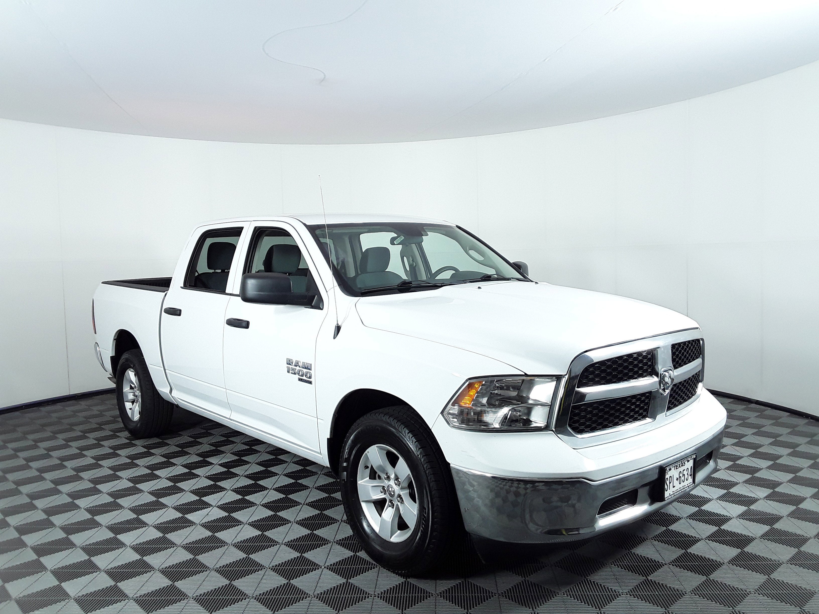 2022 Ram 1500 Classic SLT 4x2 Crew Cab 5'7