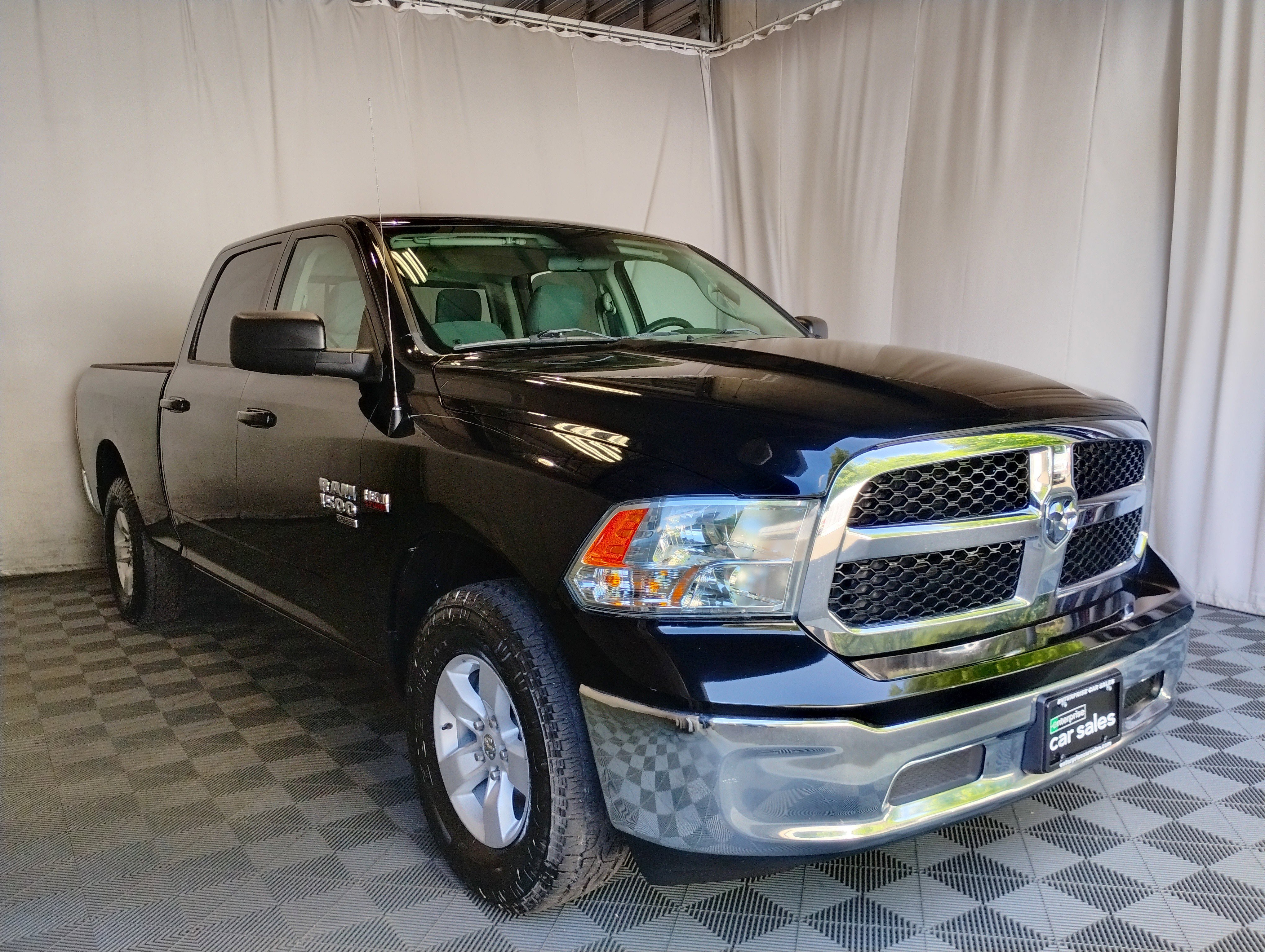 2020 Ram 1500 Classic SLT 4x4 Crew Cab 6'4