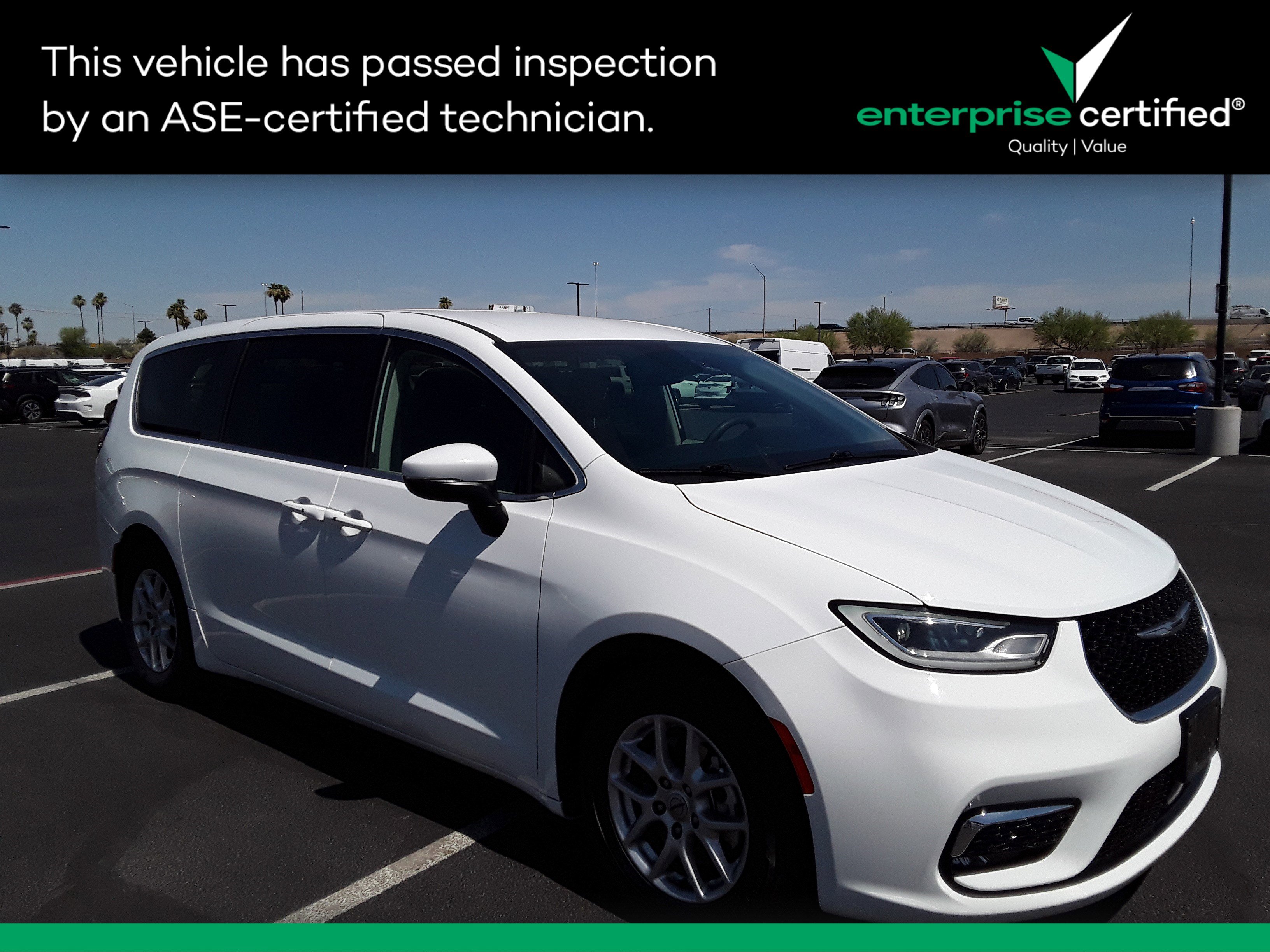 2023 Chrysler Pacifica Touring L's photo