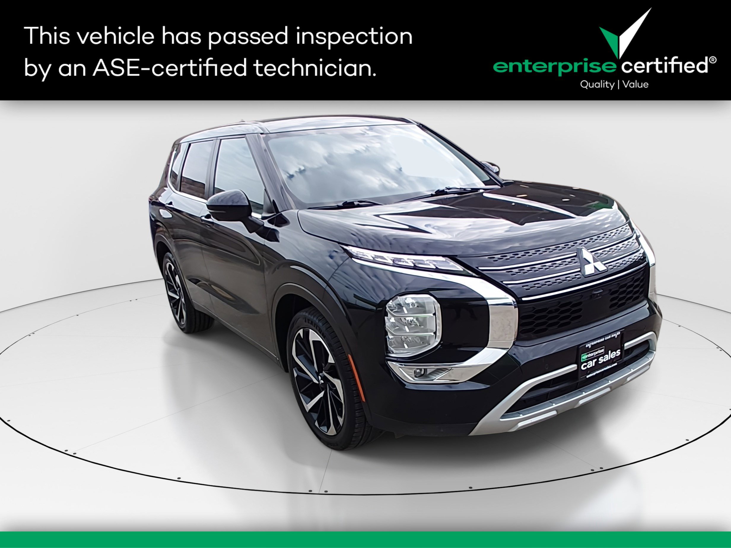 2024 Mitsubishi Outlander SE's photo