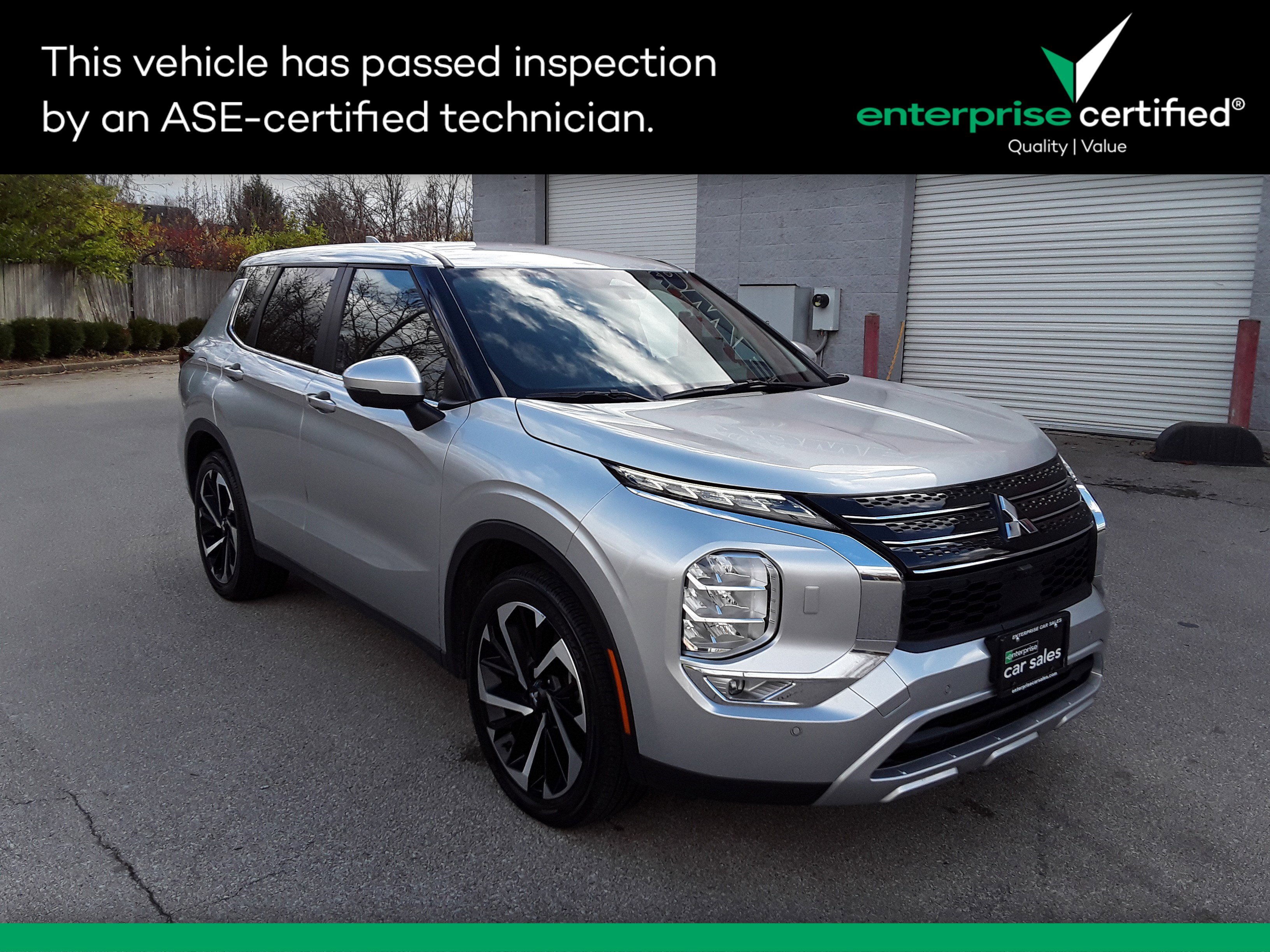 2024 Mitsubishi Outlander SE's photo