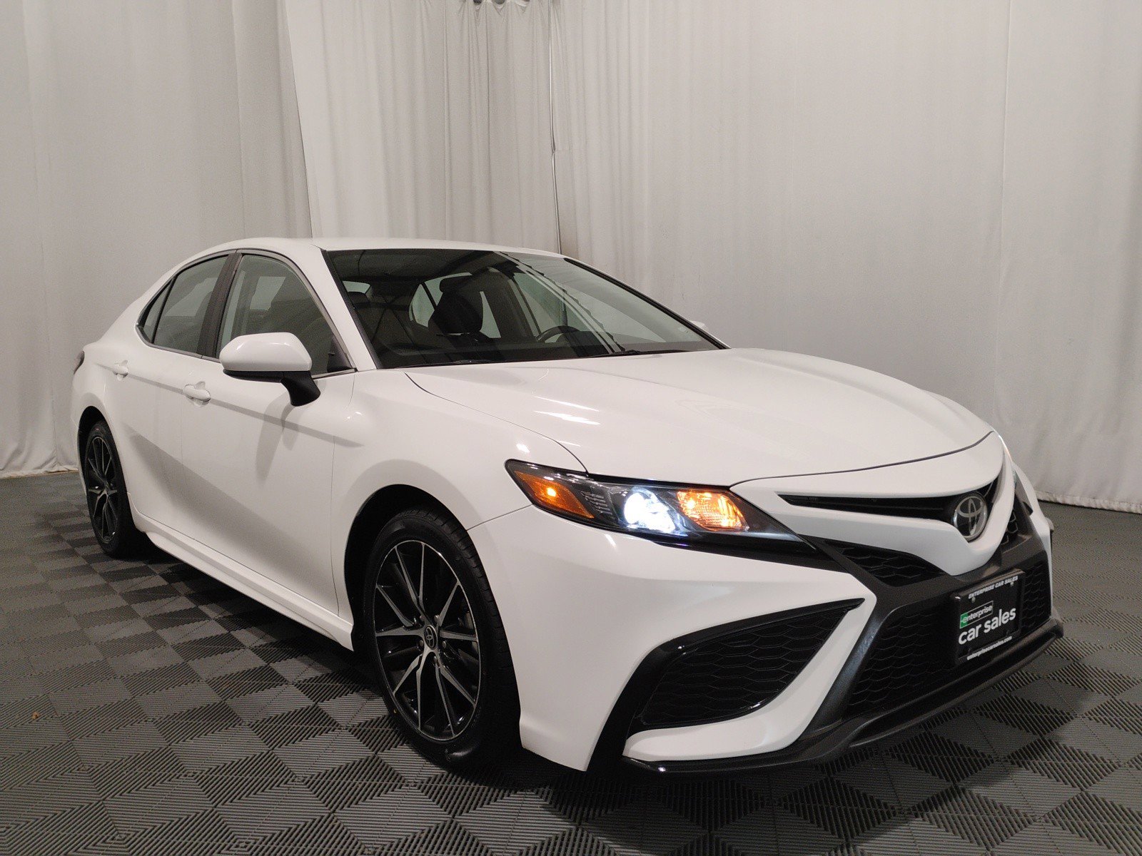 2021 Toyota Camry SE Auto