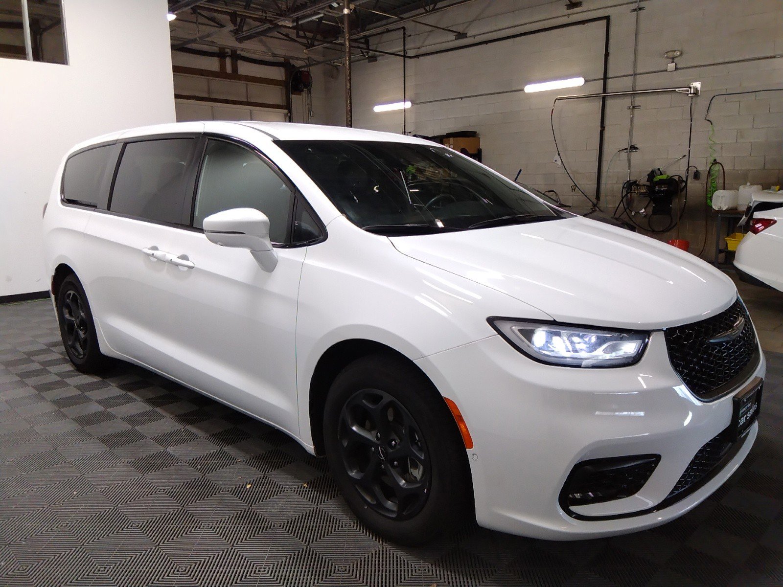 2022 Chrysler Pacifica Hybrid Touring L FWD