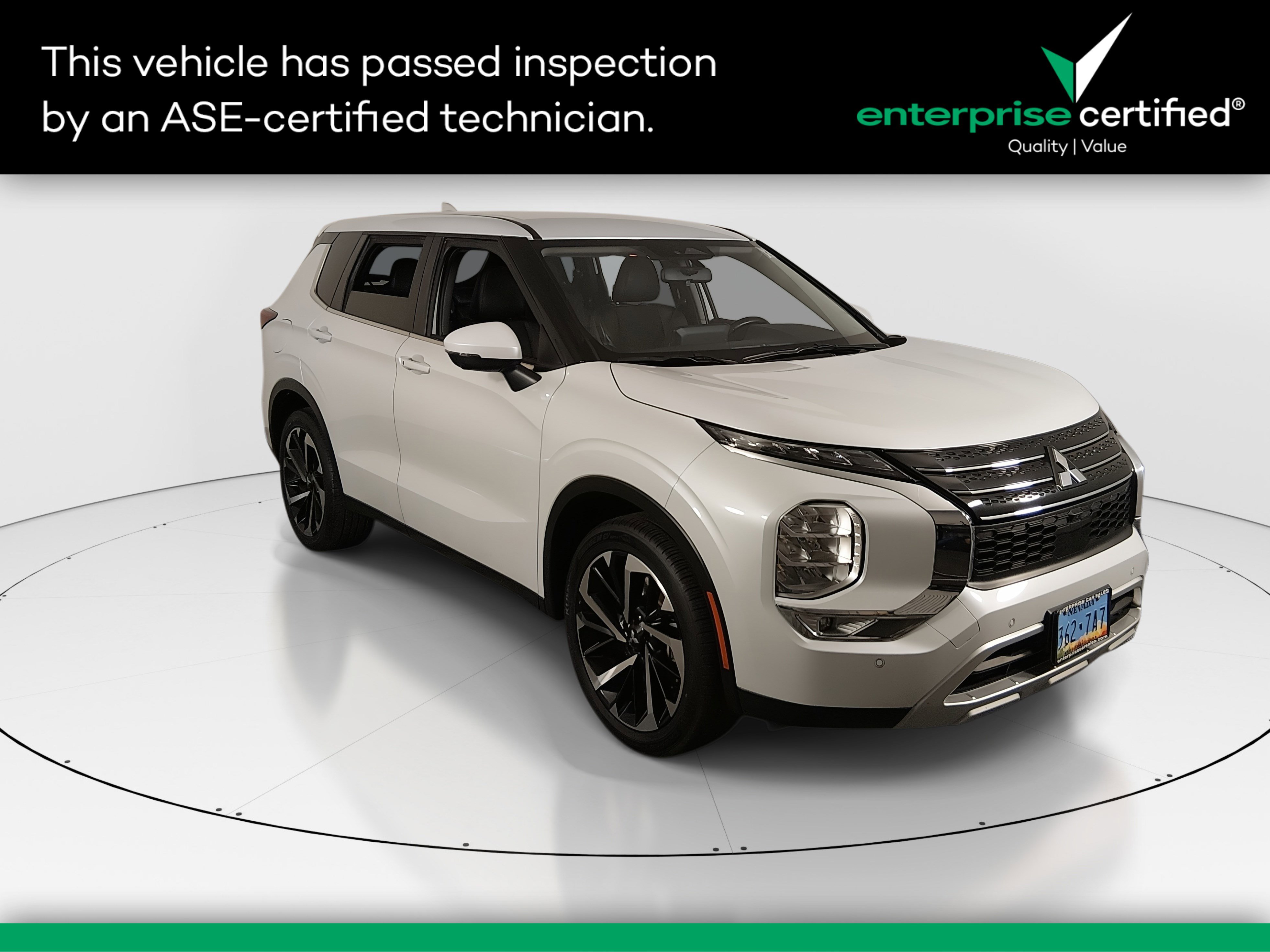 2024 Mitsubishi Outlander SE's photo