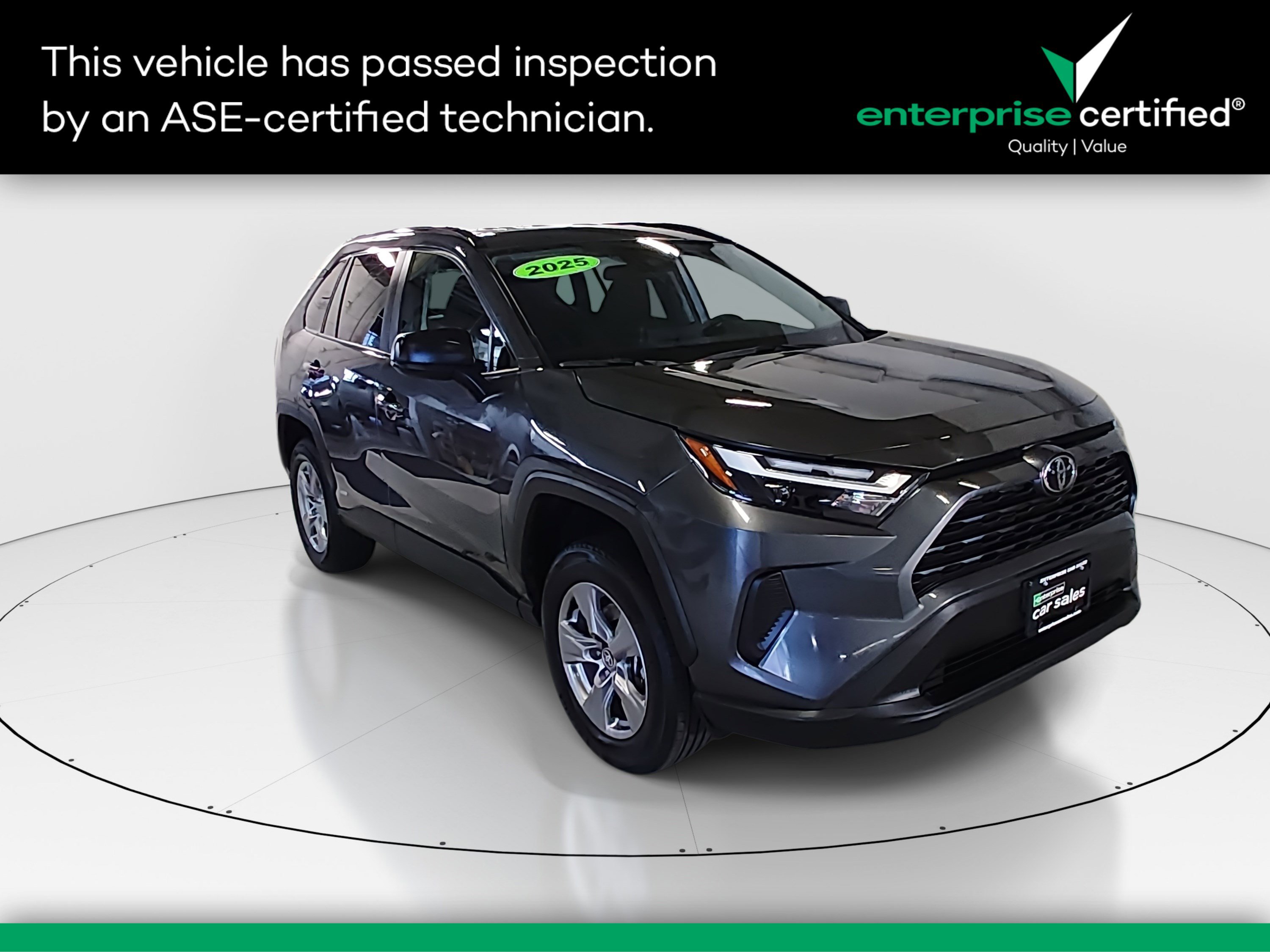 2025 Toyota RAV4 LE's photo