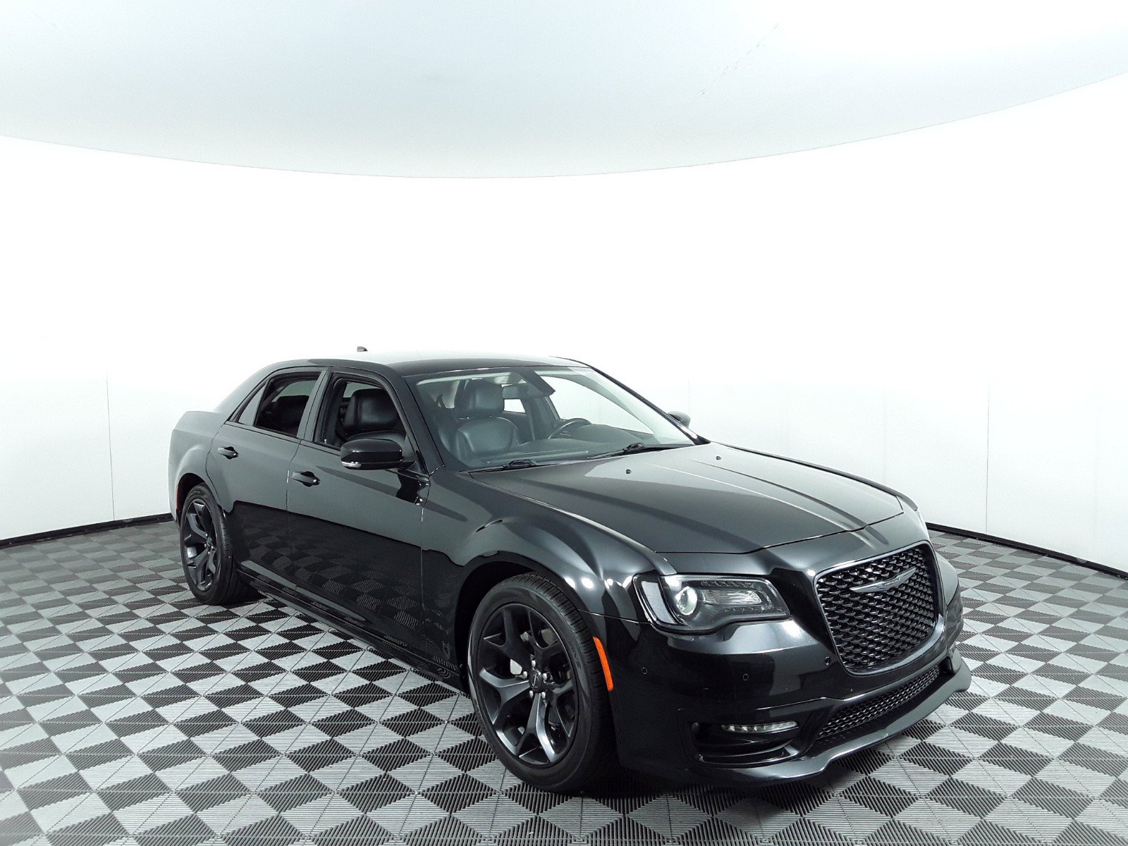 2021 Chrysler 300 Touring RWD