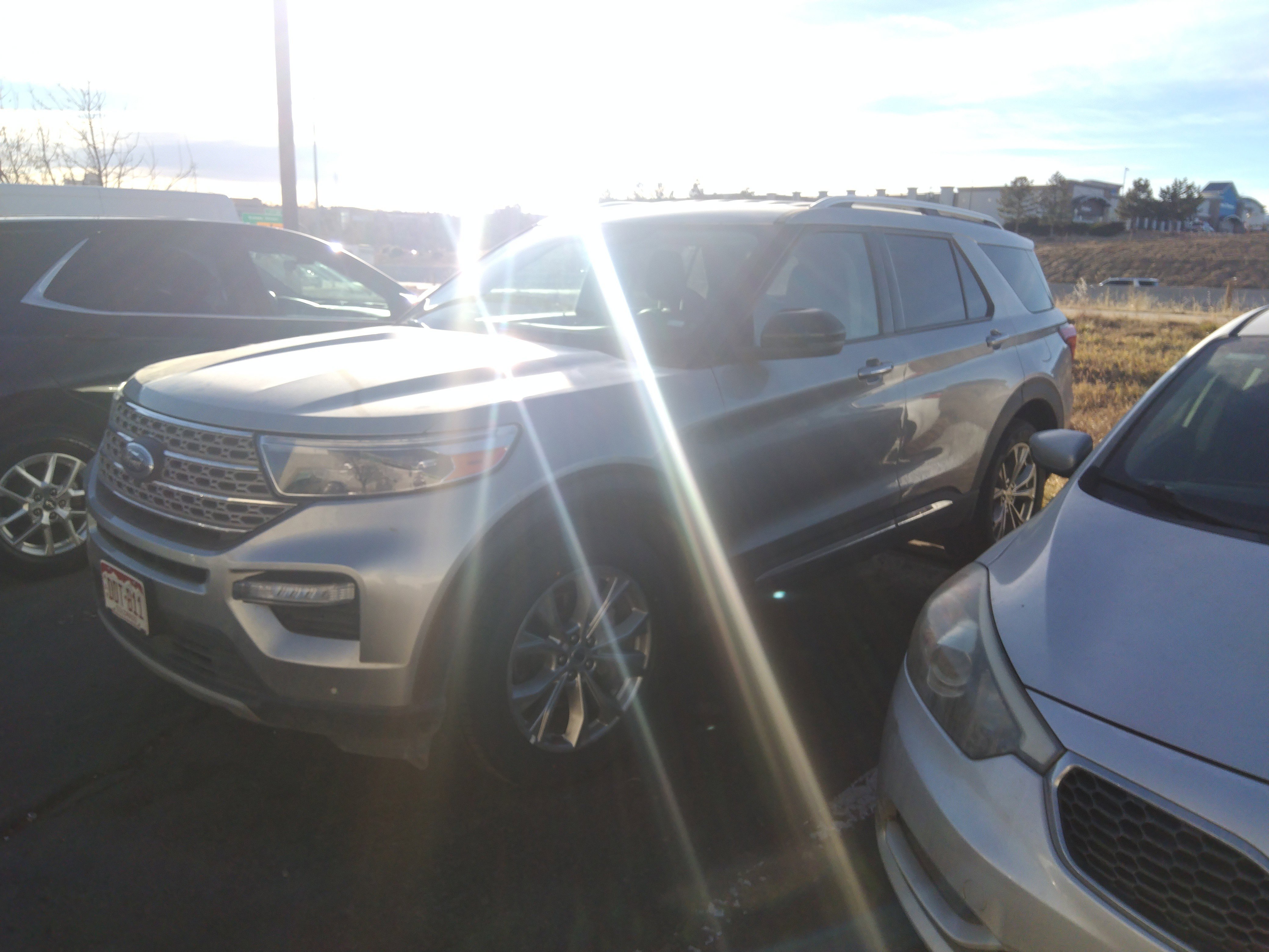 2023 Ford Explorer Limited's photo