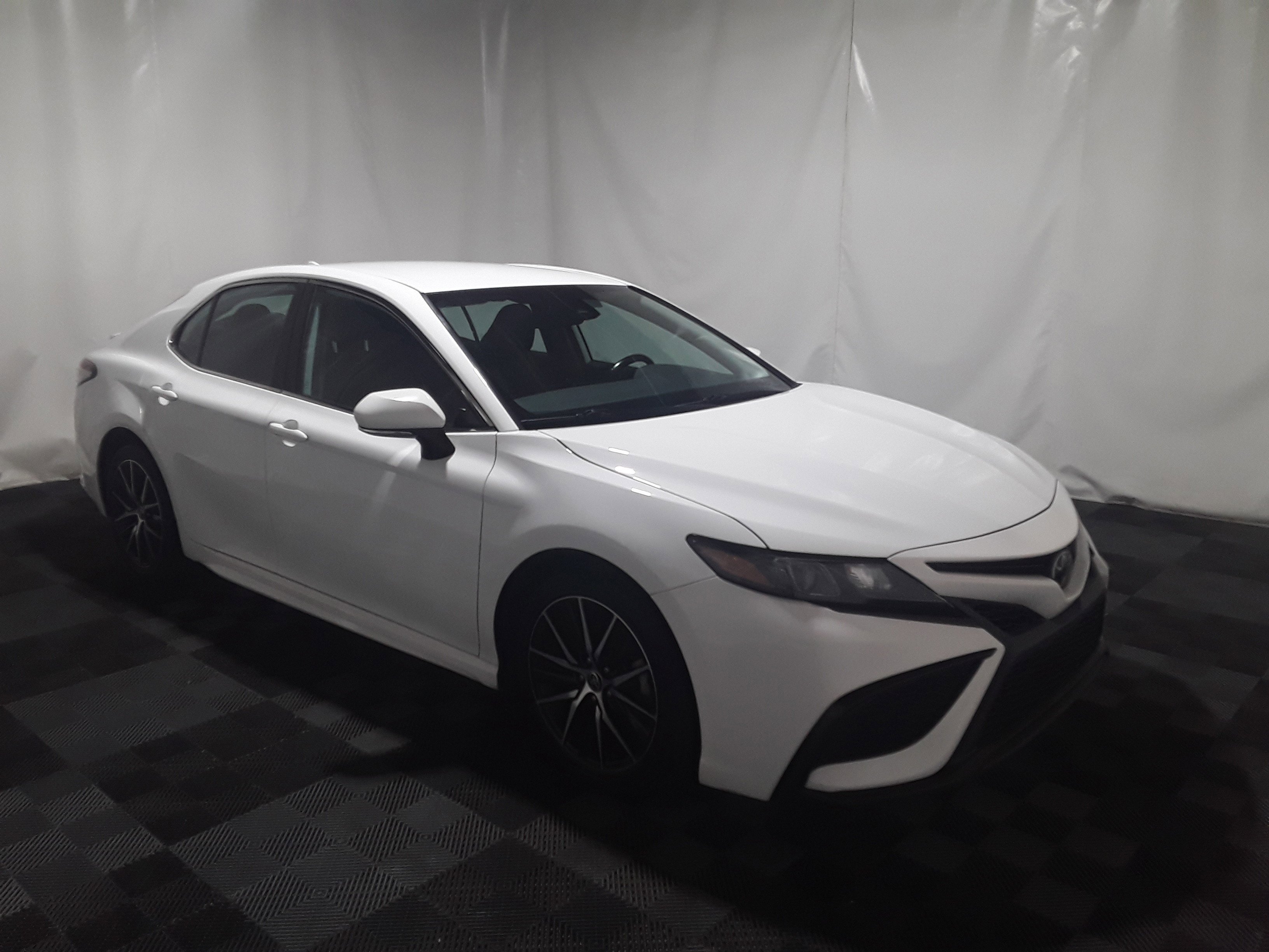 Image 2 of Used 2022 Toyota Camry SE Auto
