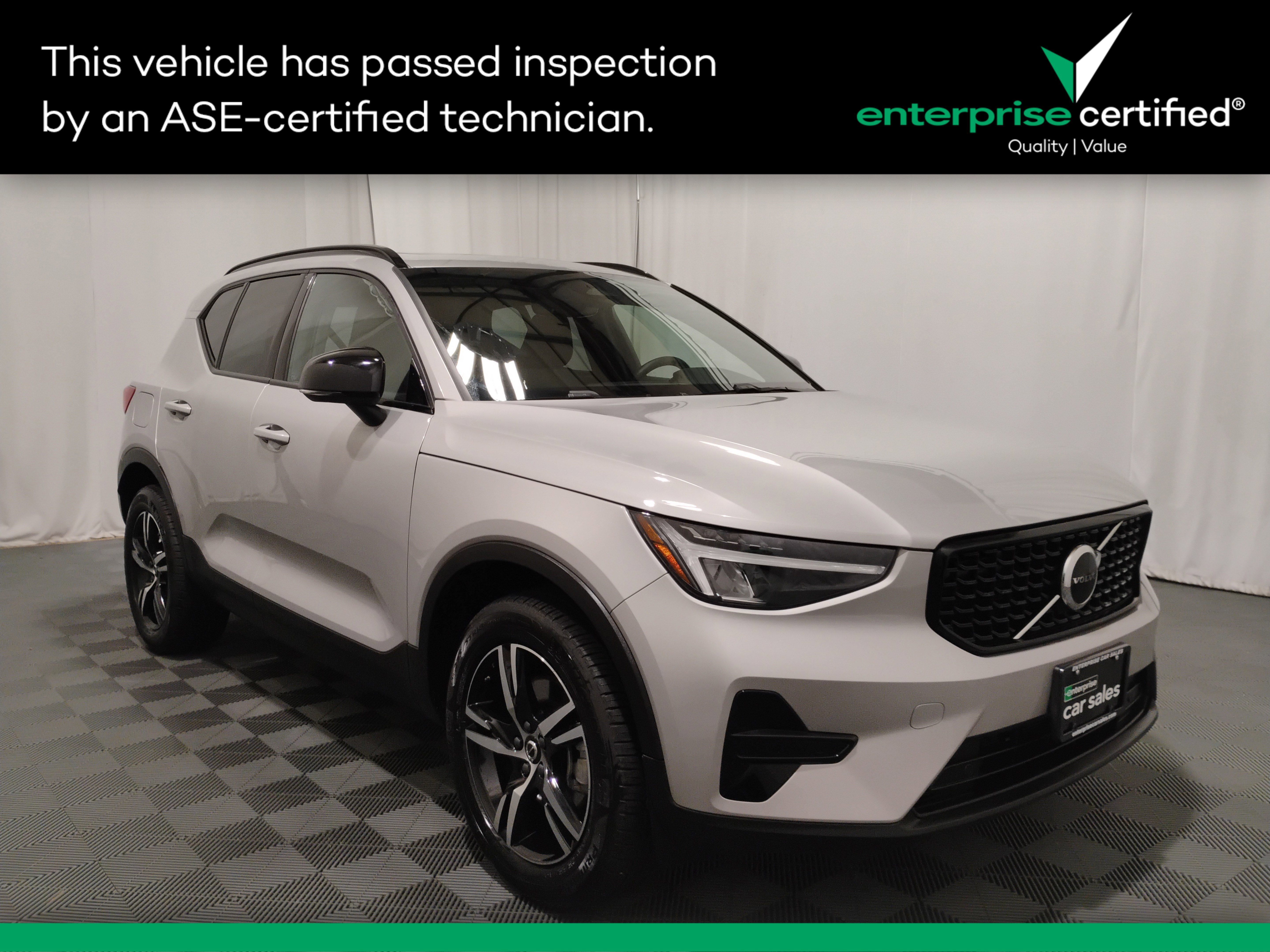 2024 Volvo XC40 Core Dark Theme B5 AWD