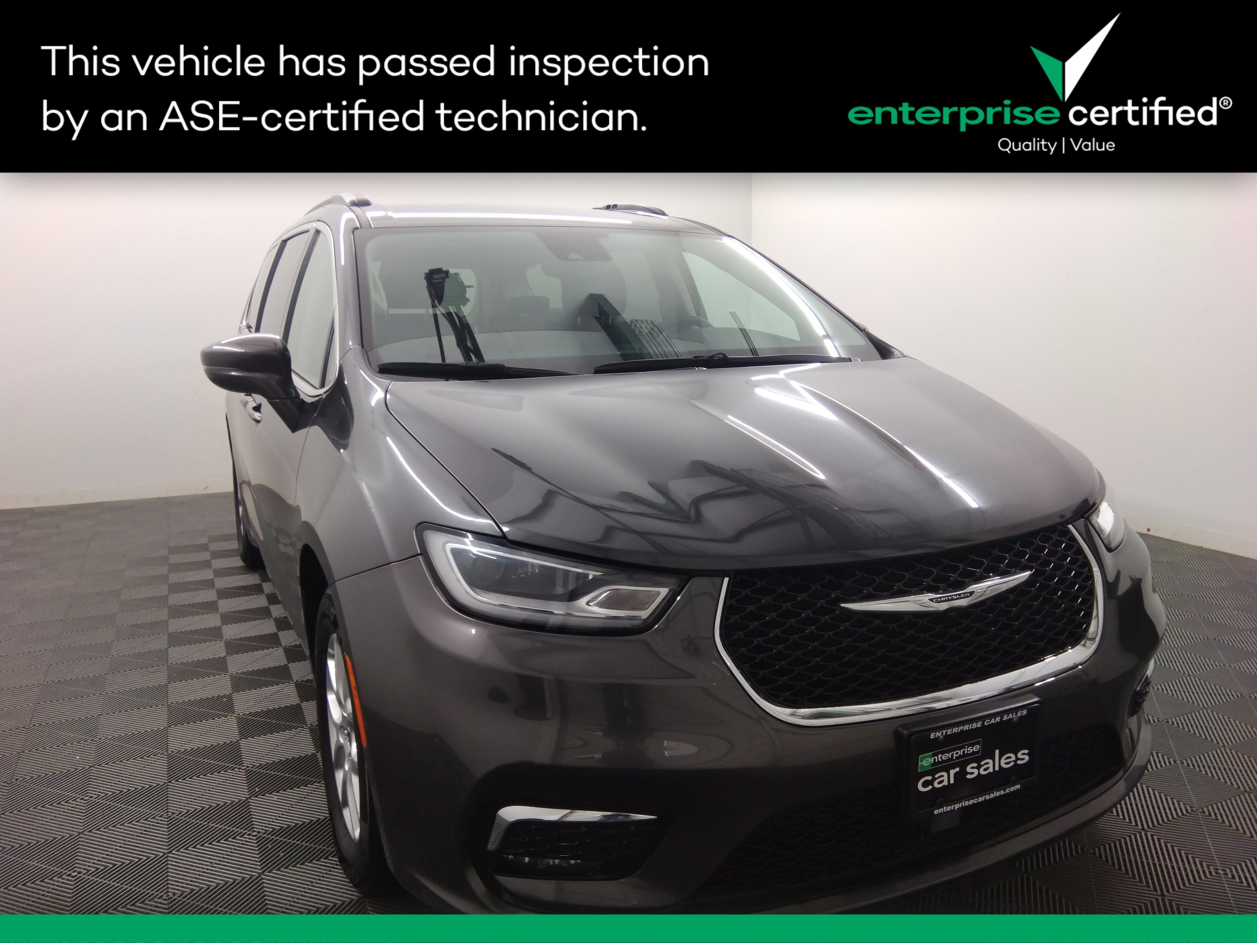 2022 Chrysler Pacifica Touring L's photo