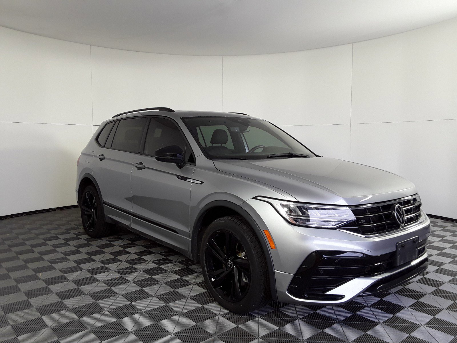 2023 Volkswagen Tiguan 2.0T SE R-Line Black FWD