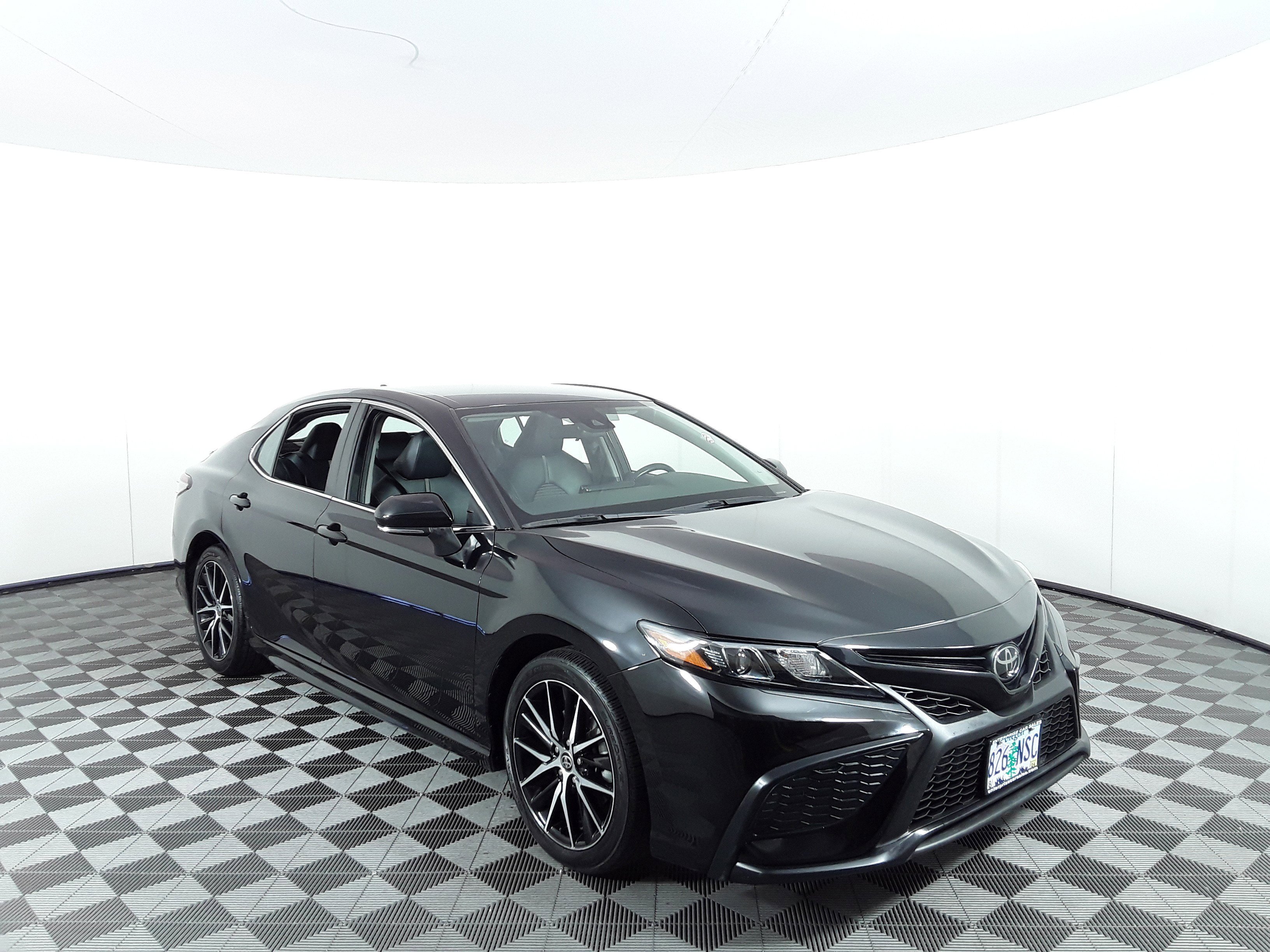 2022 Toyota Camry SE Auto