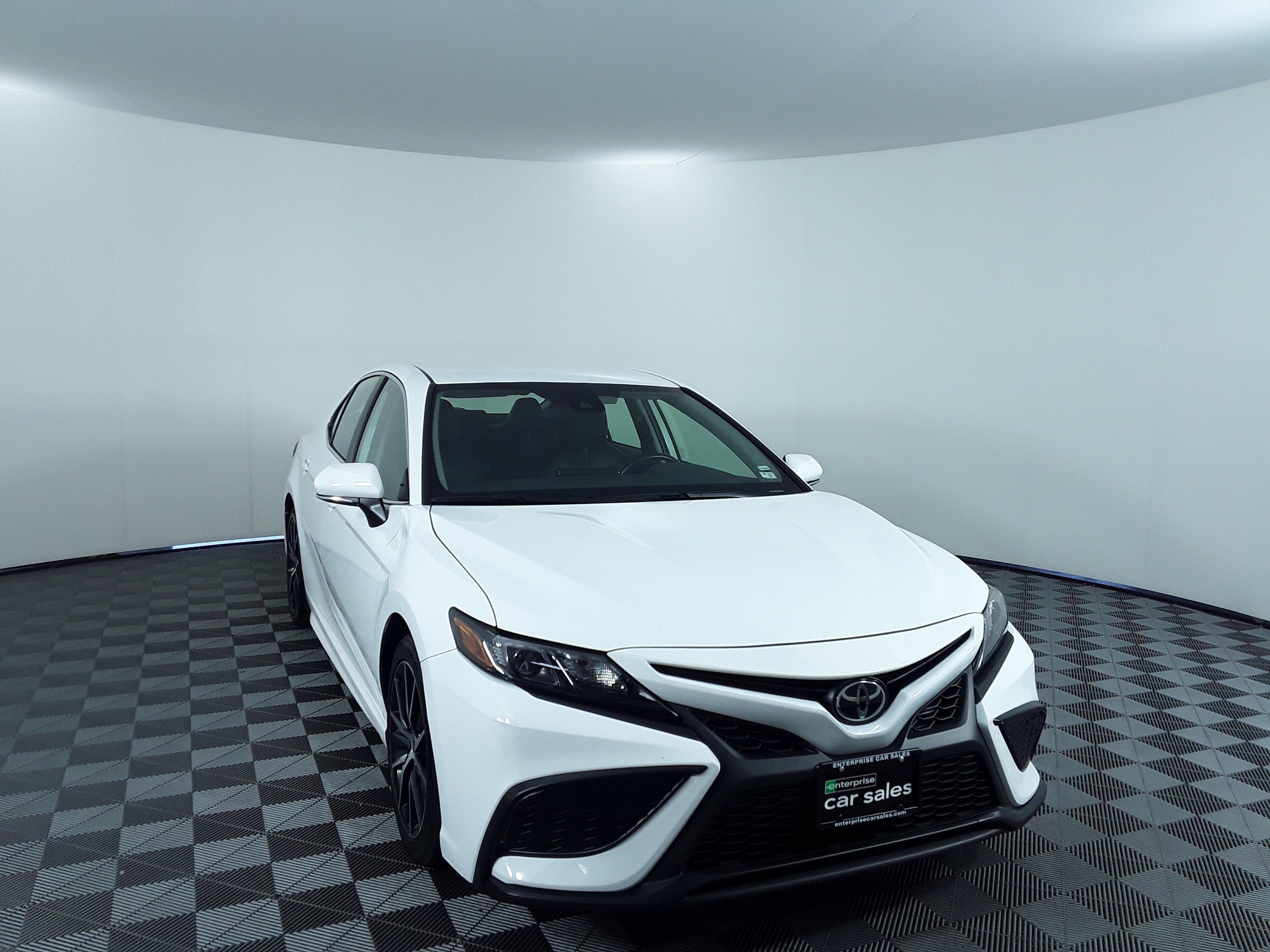 Used 2023 Toyota Camry SE Auto