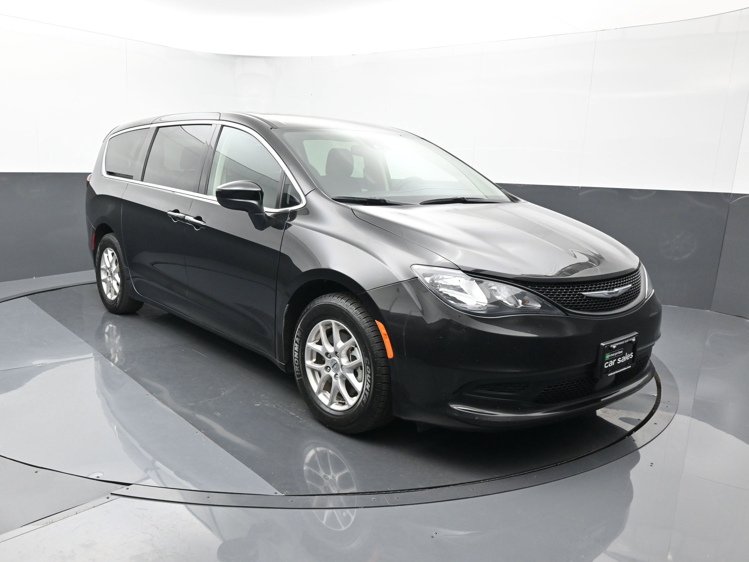 2023 Chrysler Voyager LX FWD
