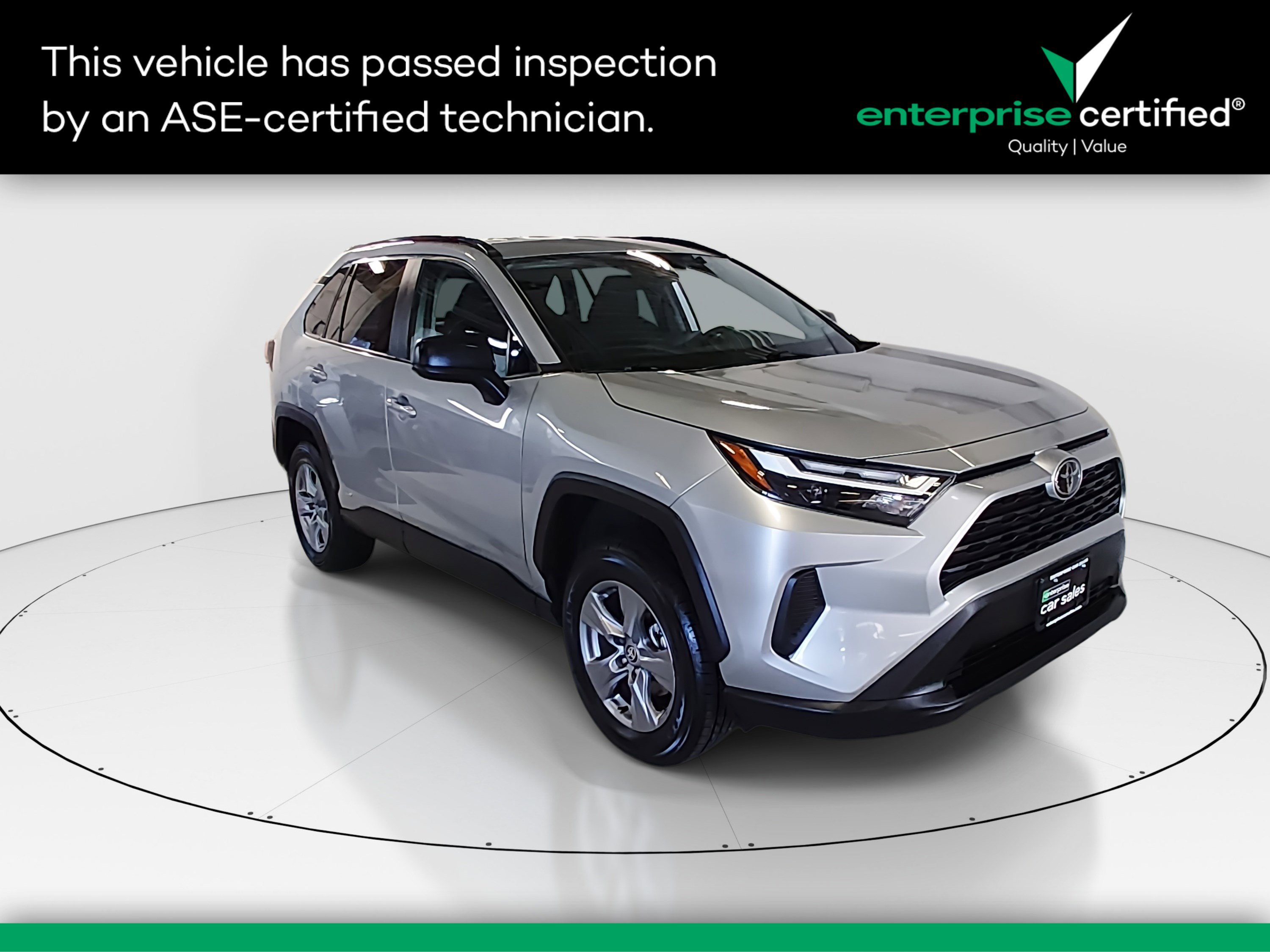 2025 Toyota RAV4 LE's photo