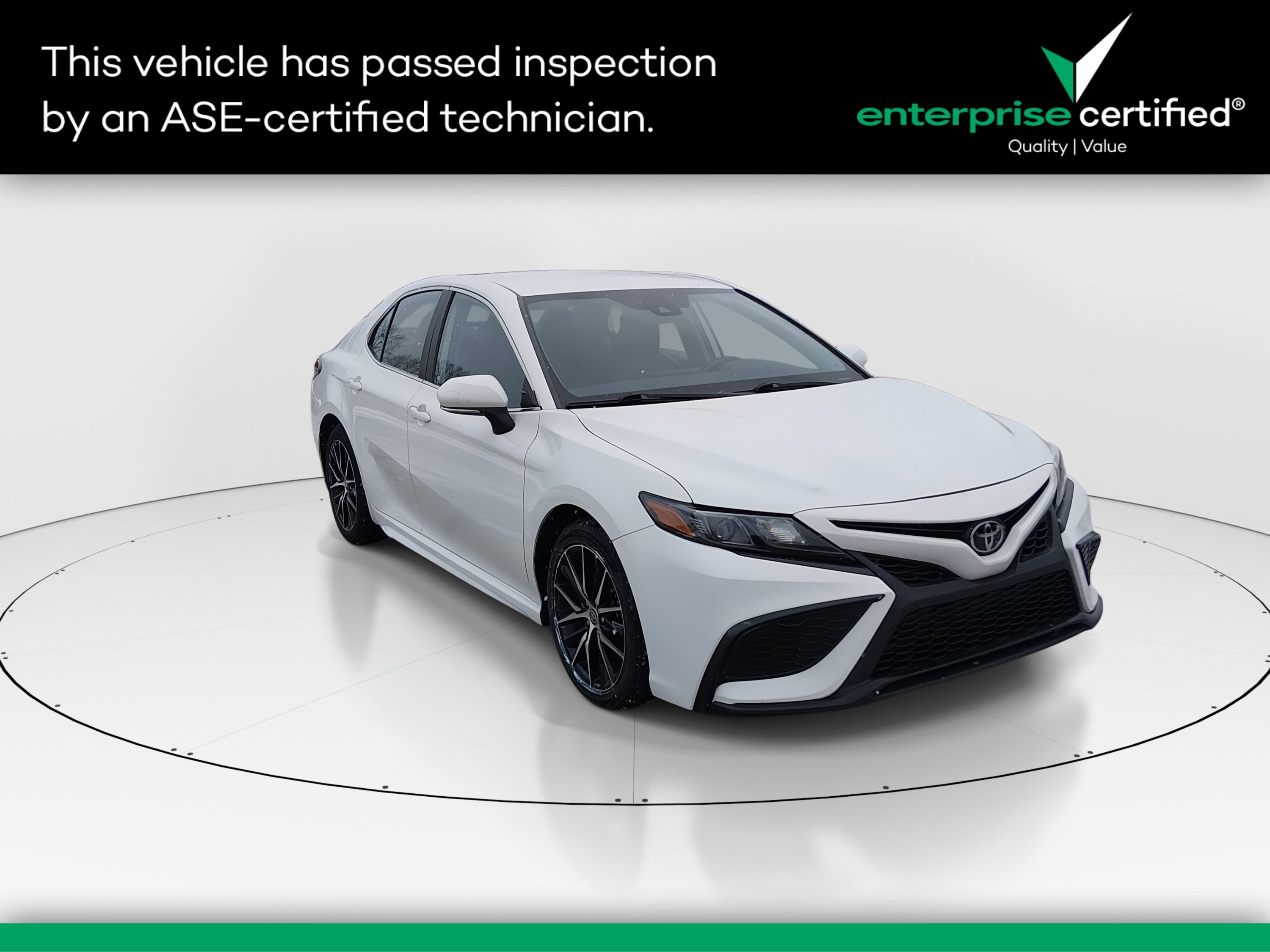 2023 Toyota Camry SE's photo