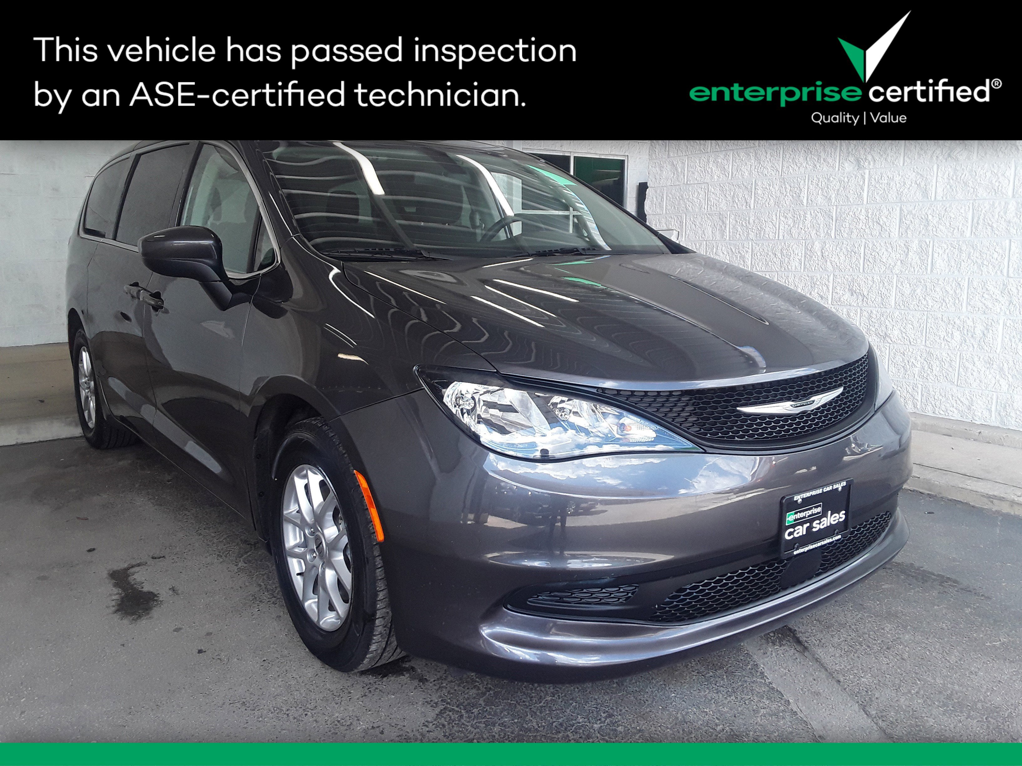 Used 2022 Chrysler Voyager LX FWD's photo