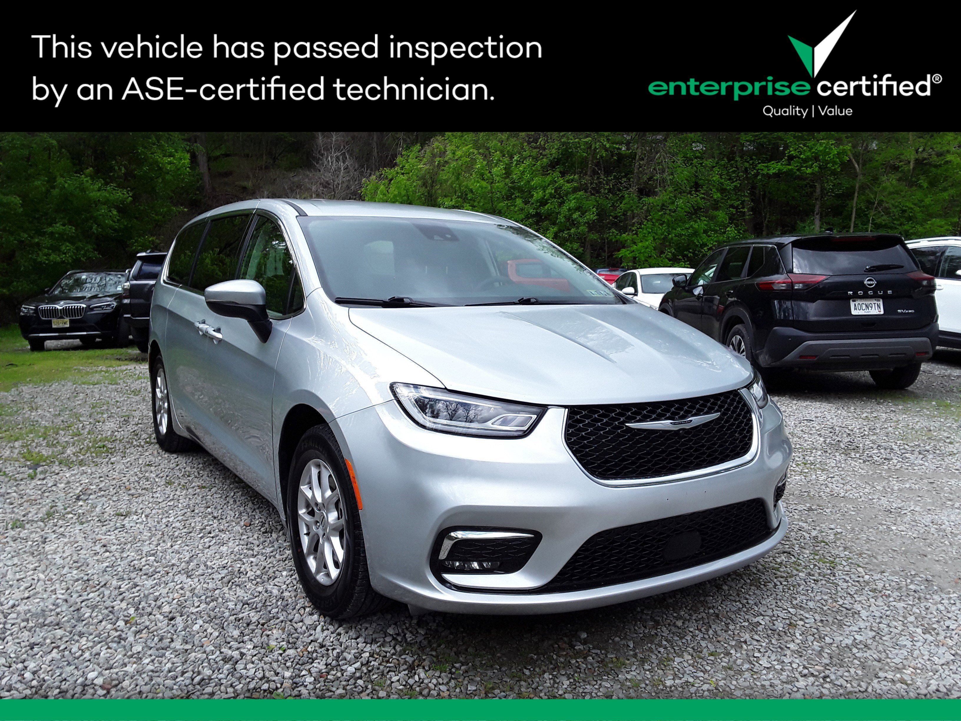 2023 Chrysler Pacifica Touring L's photo