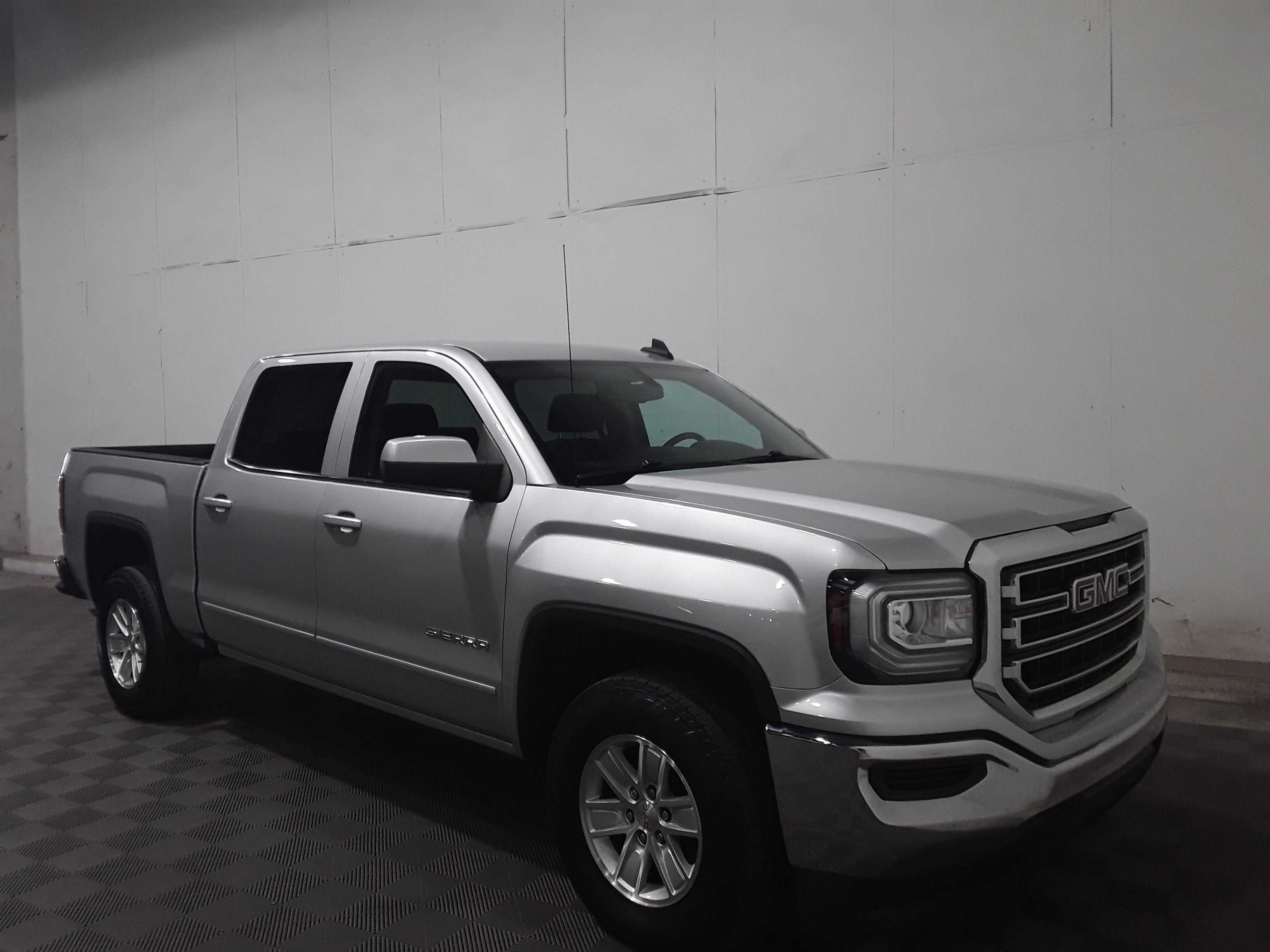 2018 GMC Sierra 1500 SLE 2WD Crew Cab 143.5