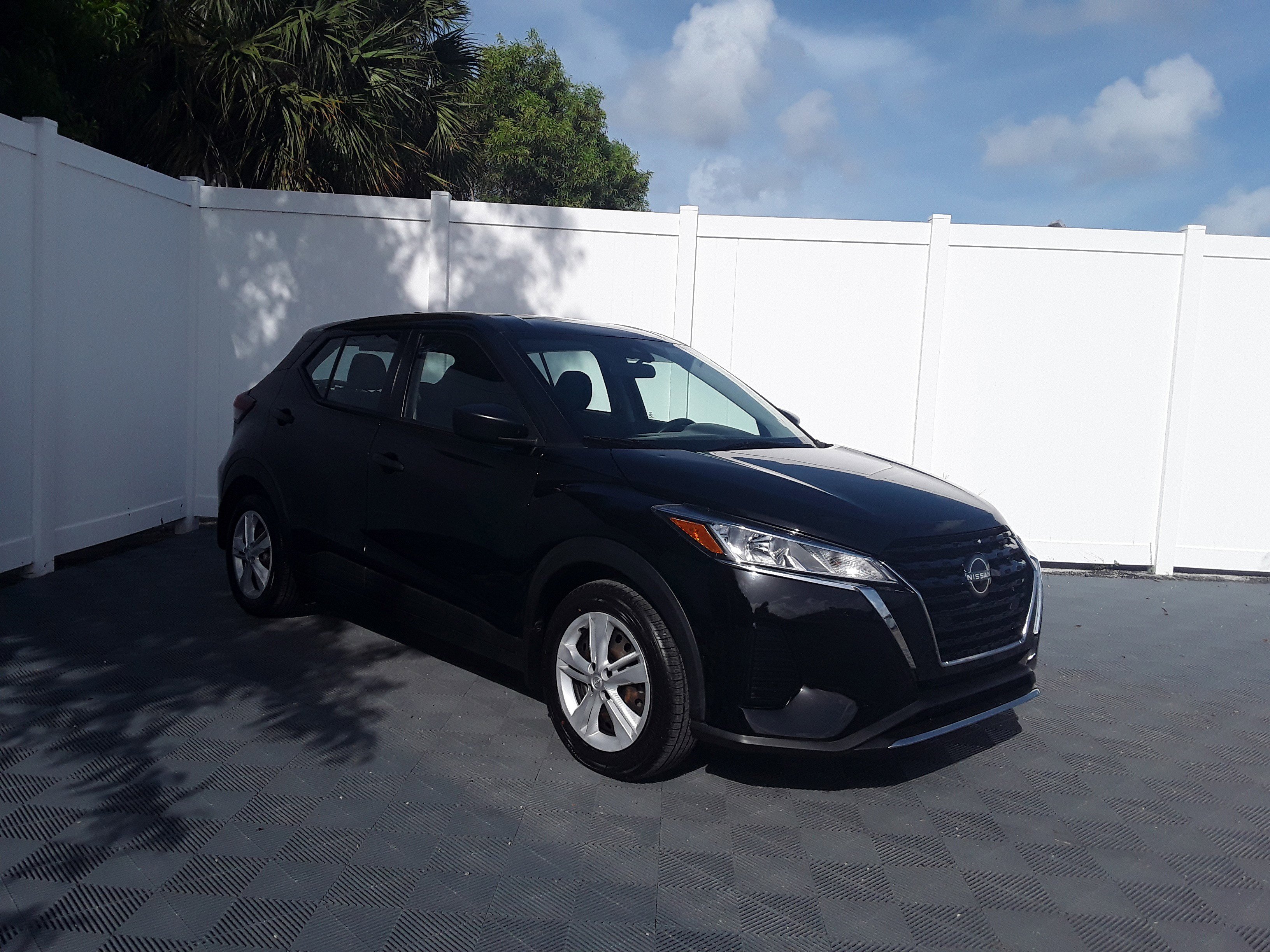 2023 Nissan Kicks S FWD