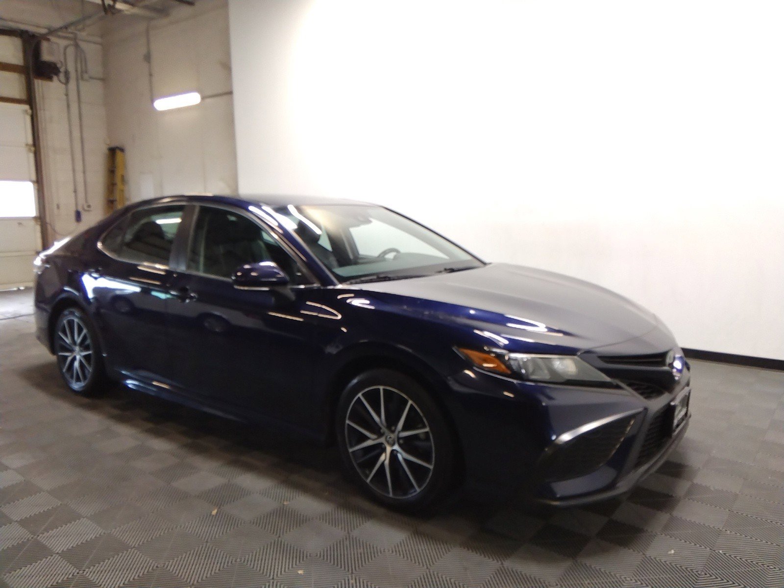 Used 2022 Toyota Camry SE Auto