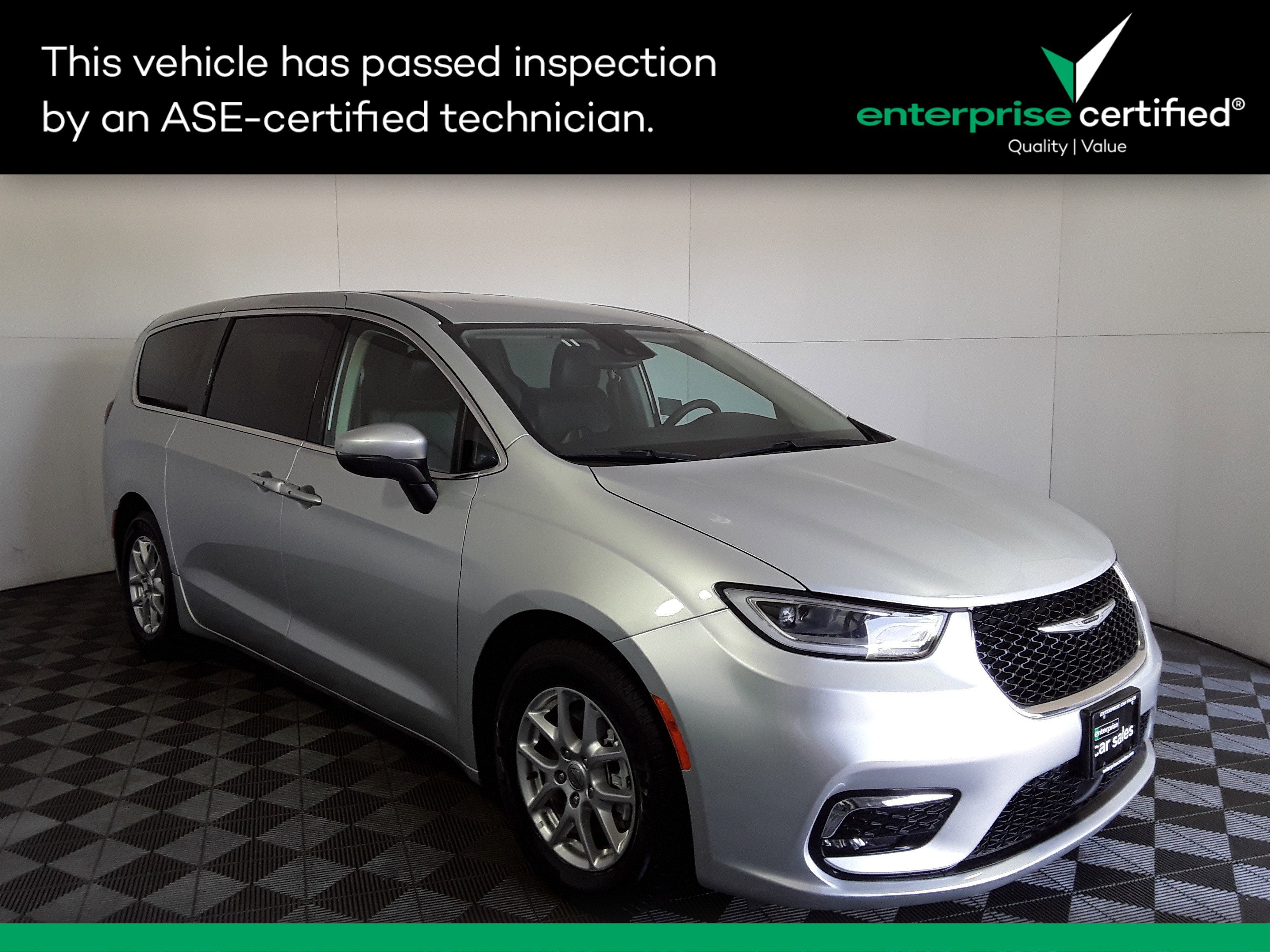 Used 2023 Chrysler Pacifica Touring L FWD